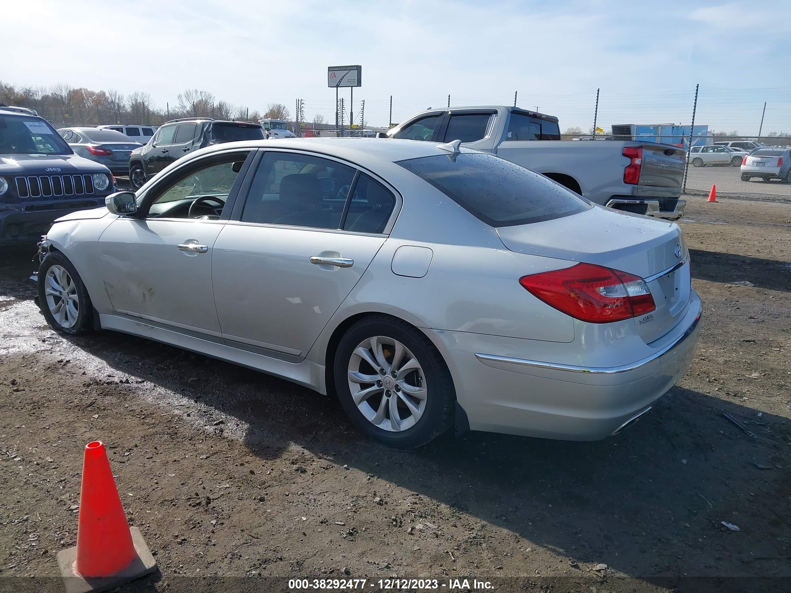 2012 HYUNDAI GENESIS — VIN KMHGC4DD7CU196862 — photo 3