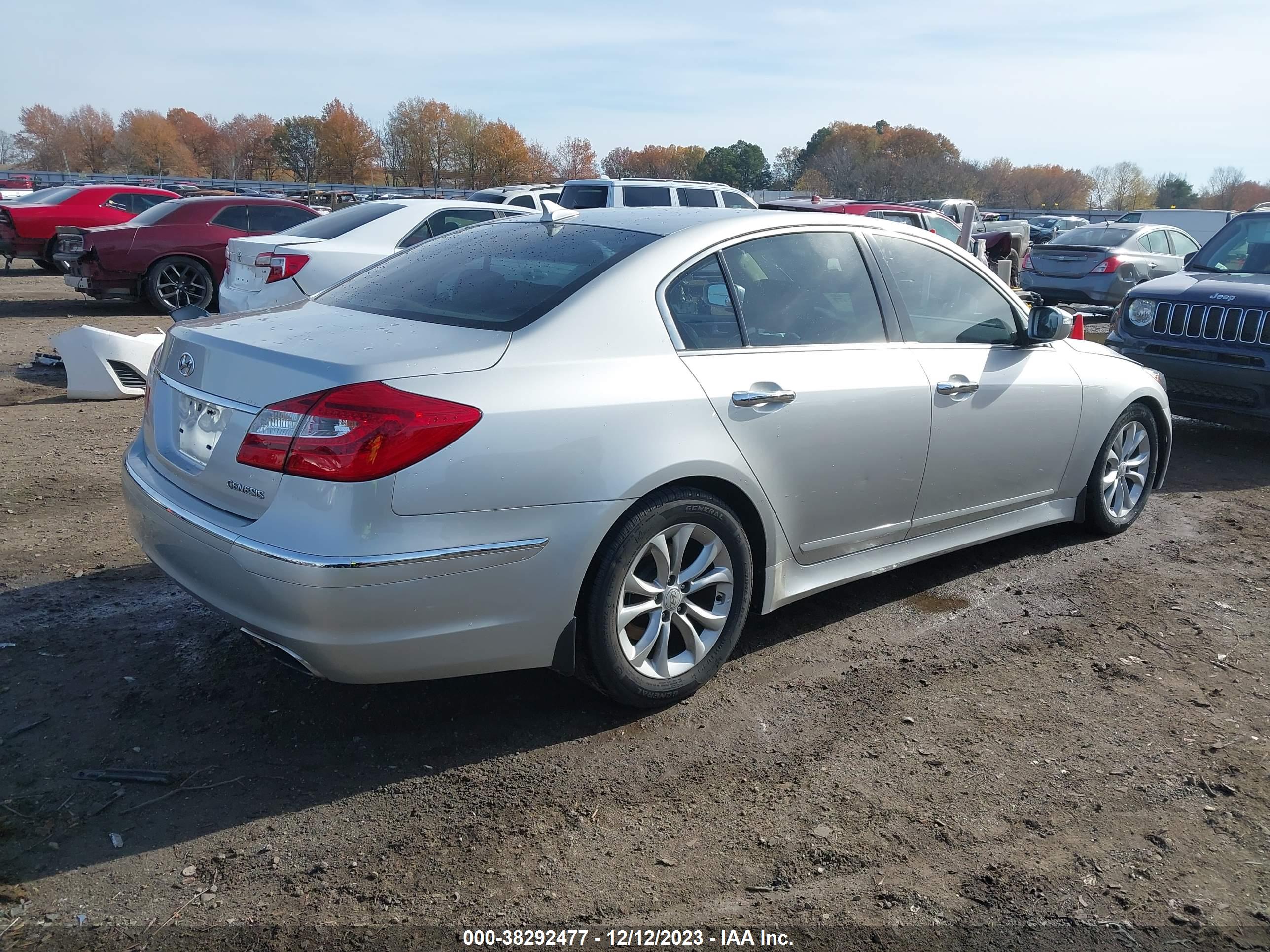 2012 HYUNDAI GENESIS — VIN KMHGC4DD7CU196862 — photo 4