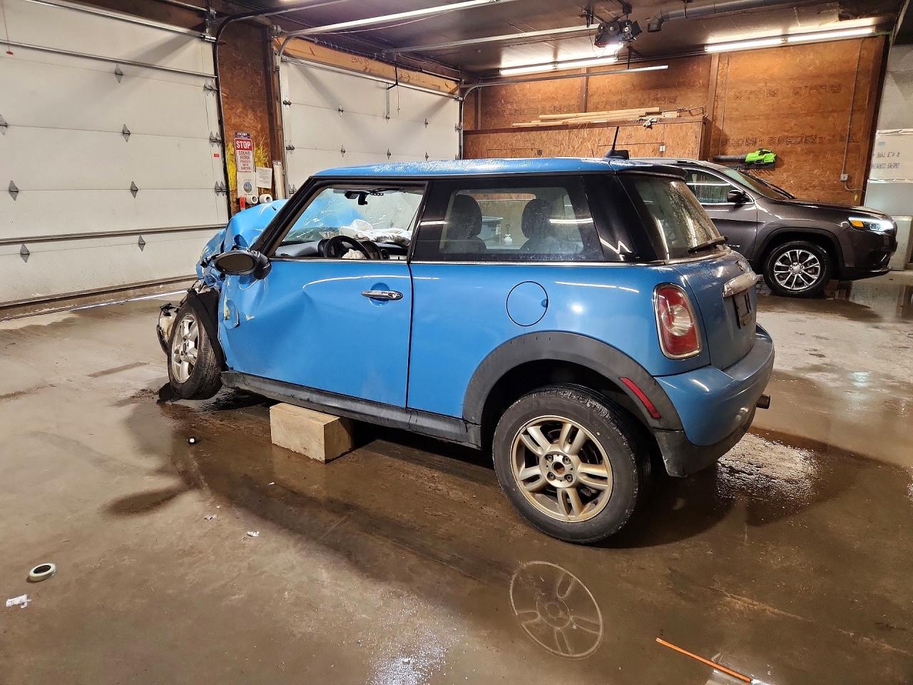 2013 MINI Cooper — VIN WMWSU3C52DT684945 — photo 2