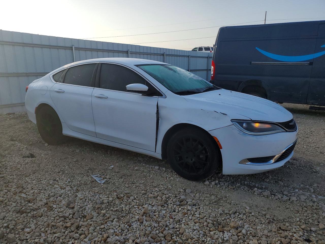 2015 CHRYSLER 200 — VIN 1C3CCCAB9FN603082 — photo 4