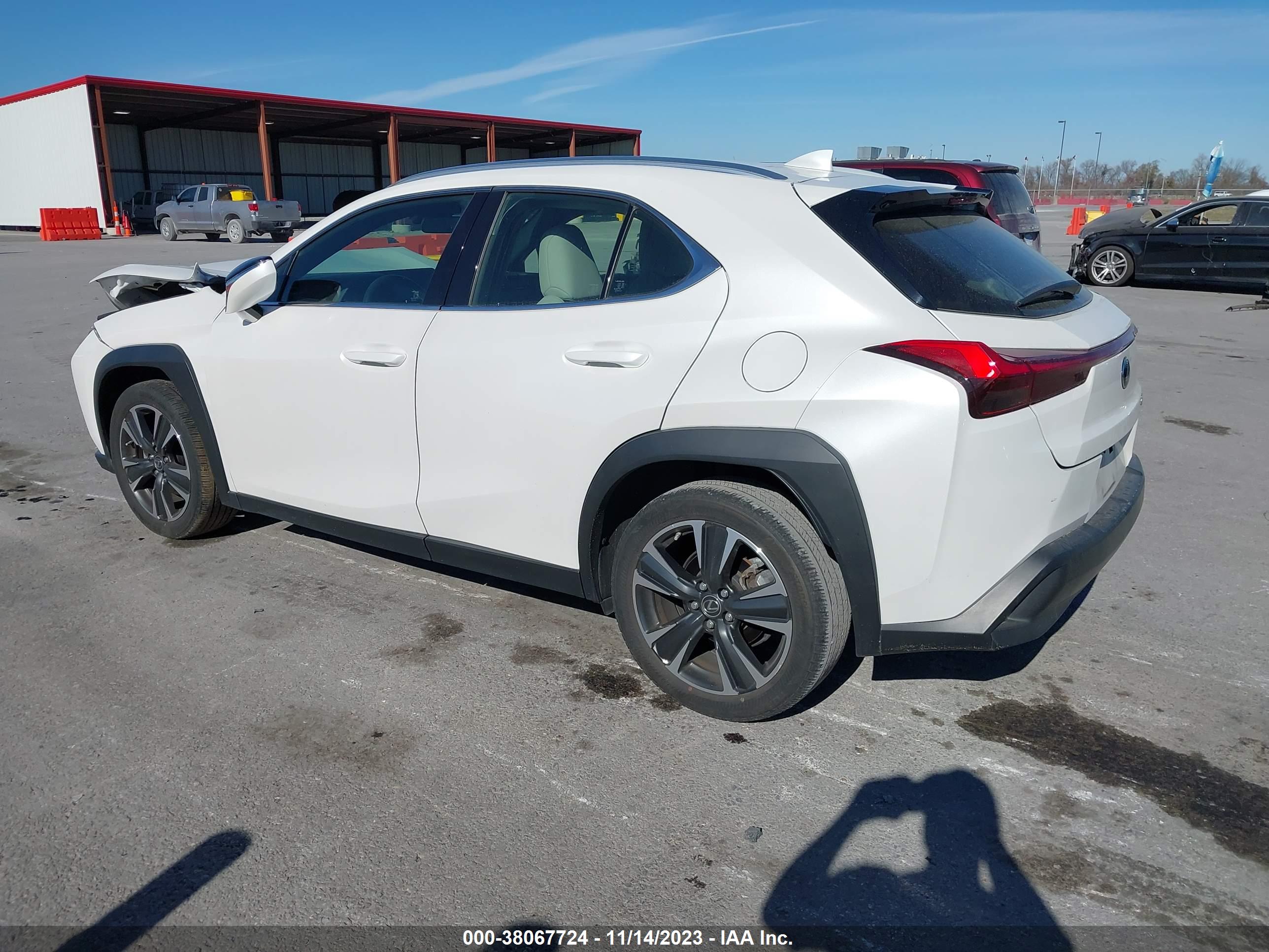 2019 LEXUS UX 200 — VIN JTHY3JBH6K2020780 — photo 3