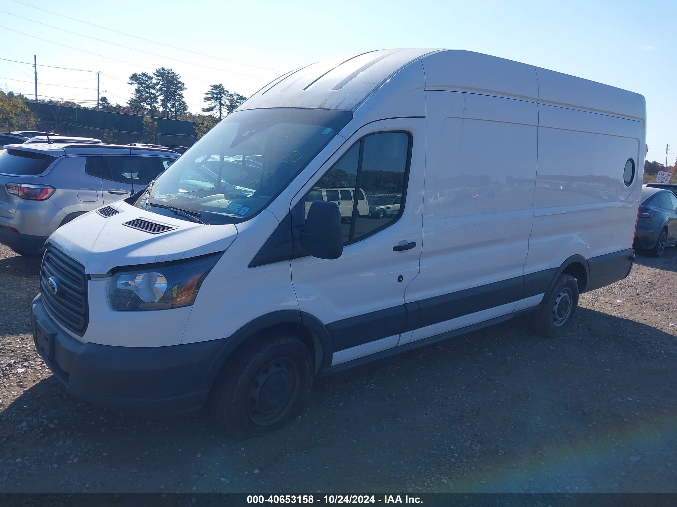2018 FORD Transit — VIN 1FTYR3XM9JKA33832 — photo 2