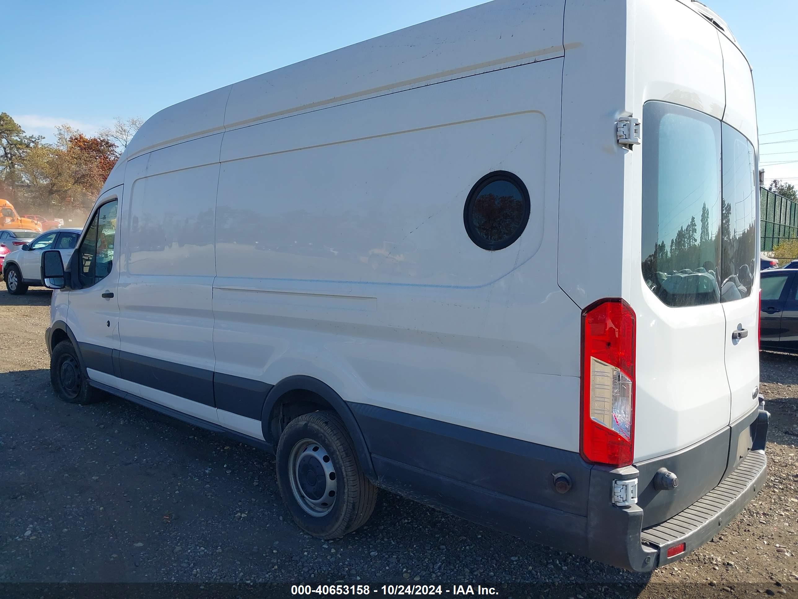 2018 FORD Transit — VIN 1FTYR3XM9JKA33832 — photo 3