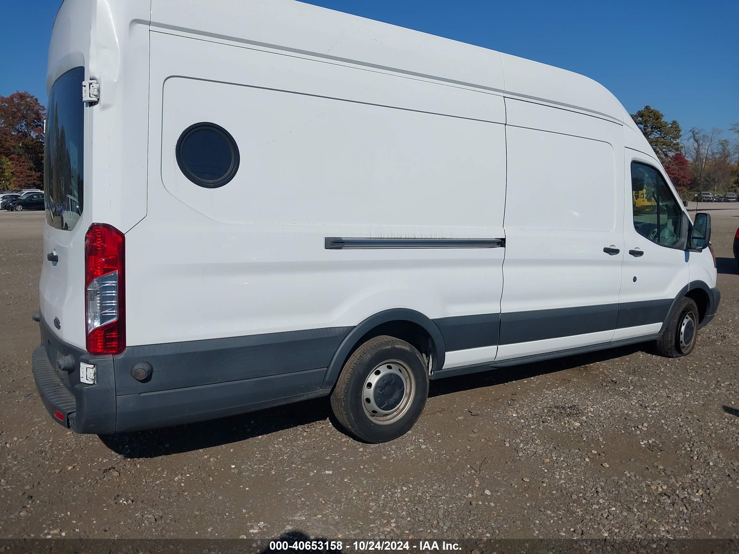 2018 FORD Transit — VIN 1FTYR3XM9JKA33832 — photo 4