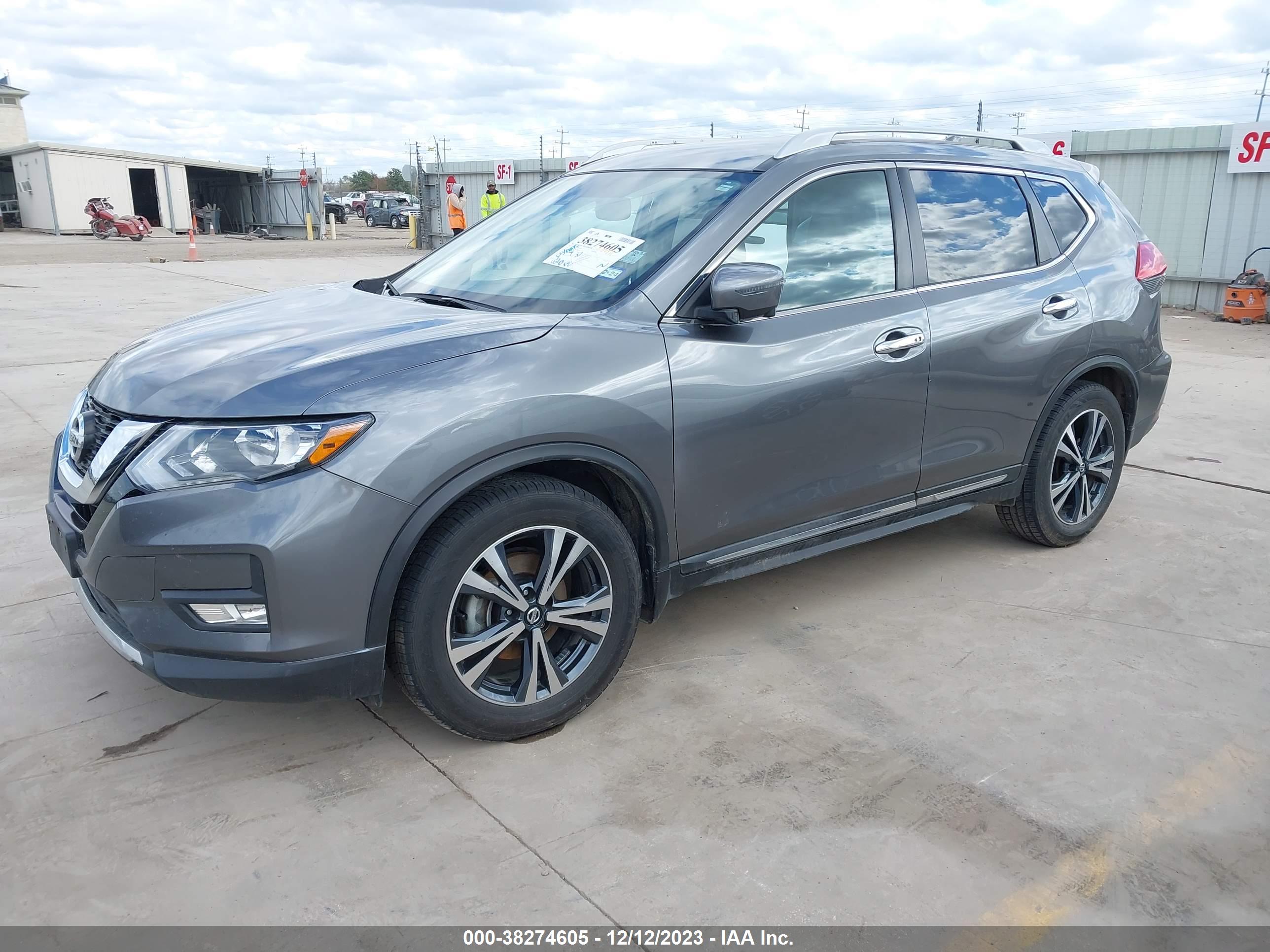 2017 NISSAN ROGUE — VIN 5N1AT2MT7HC782783 — photo 2