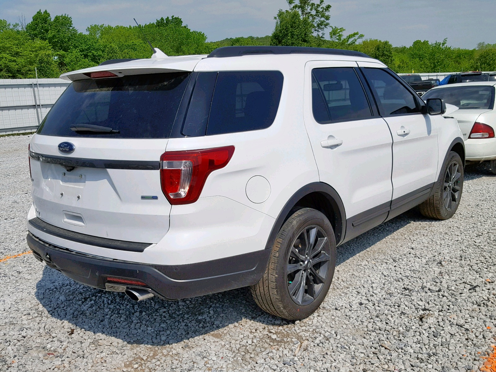 2018 FORD EXPLORER X — VIN 1FM5K8DHXJGC23018 — photo 4