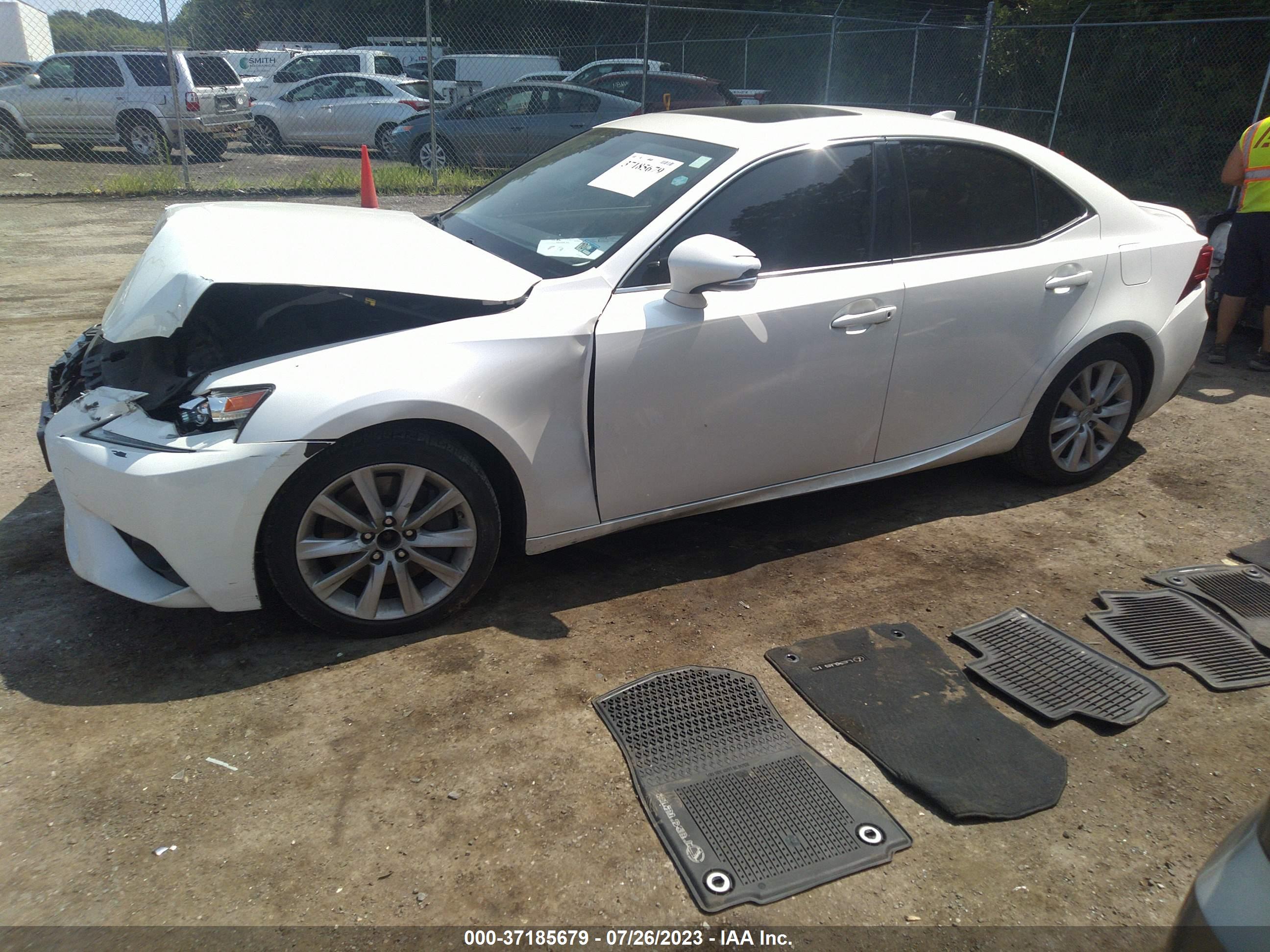 2016 LEXUS IS 300 — VIN JTHCM1D29G5009083 — photo 2