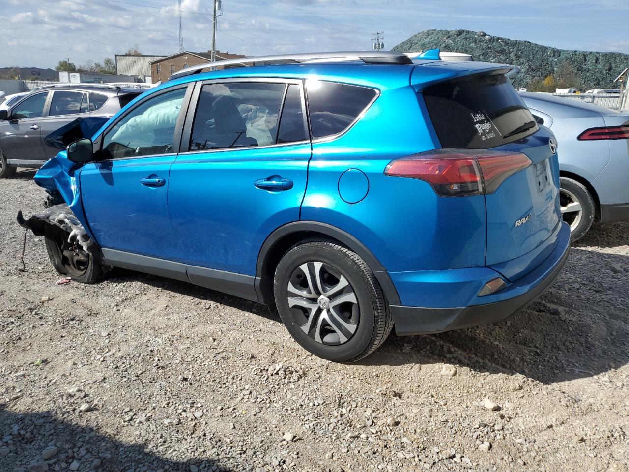 2017 TOYOTA RAV4 LE — VIN 2T3ZFREV2HW369559 — photo 2