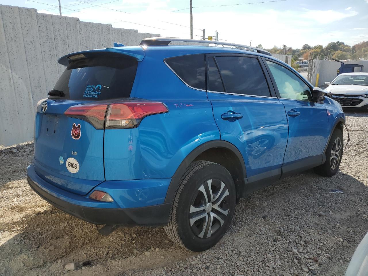 2017 TOYOTA RAV4 LE — VIN 2T3ZFREV2HW369559 — photo 3