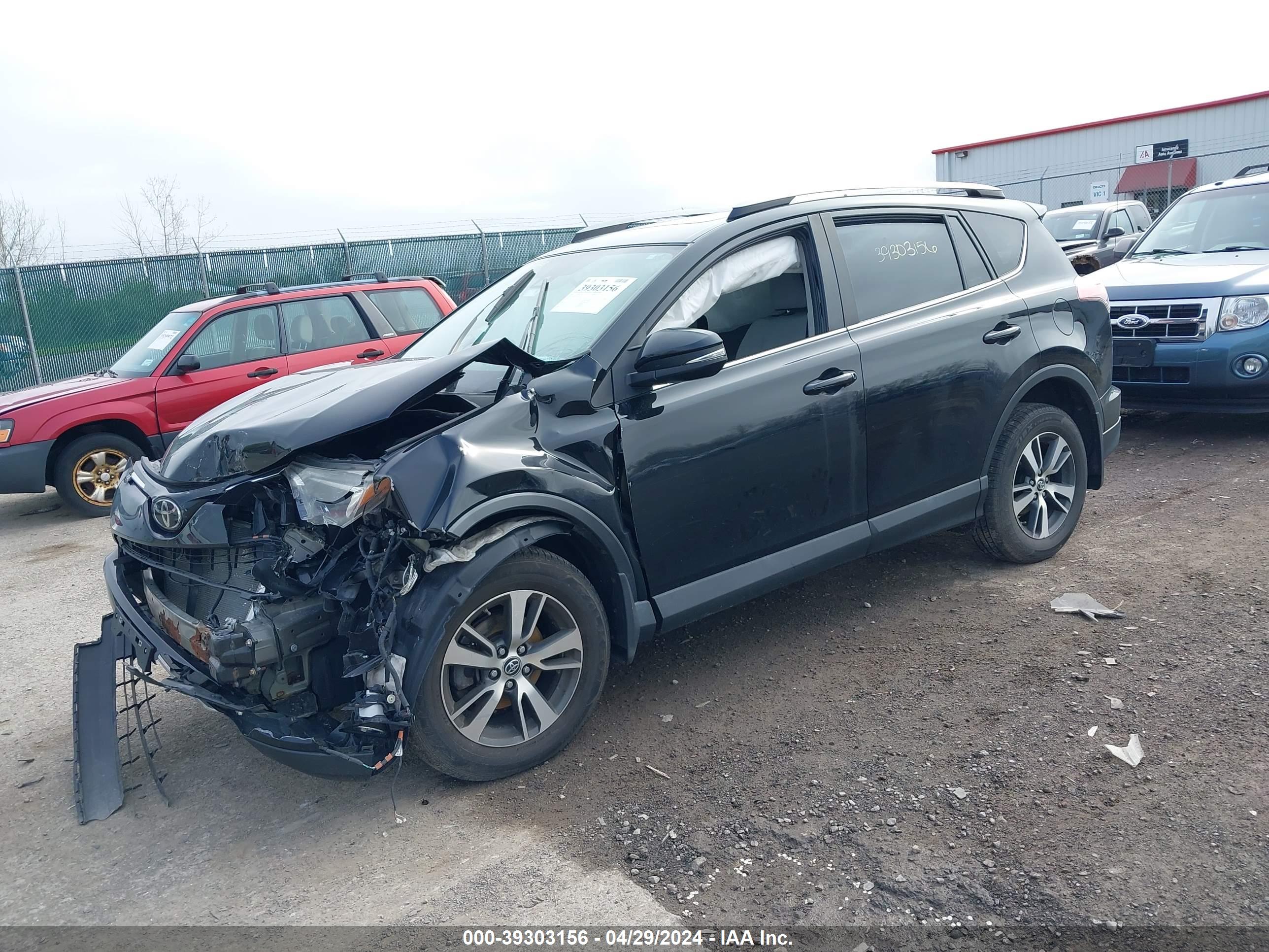 2018 TOYOTA RAV4 — VIN 2T3RFREV7JW781921 — photo 2