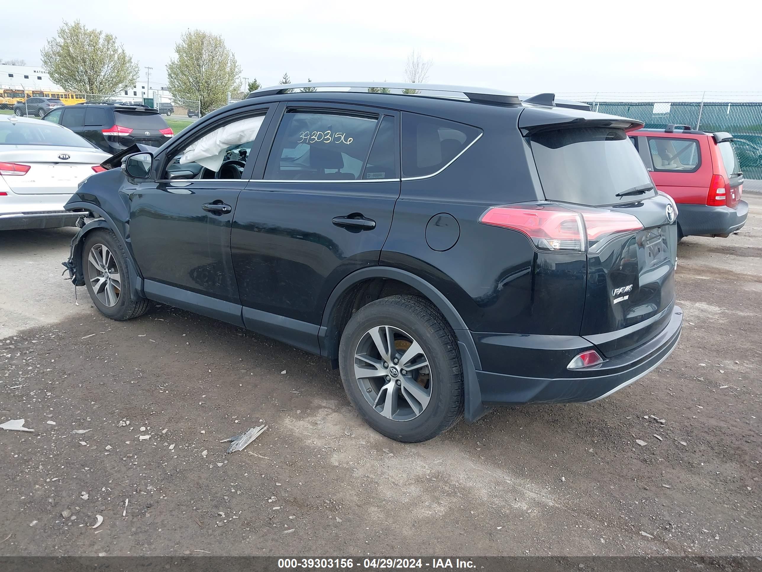 2018 TOYOTA RAV4 — VIN 2T3RFREV7JW781921 — photo 3