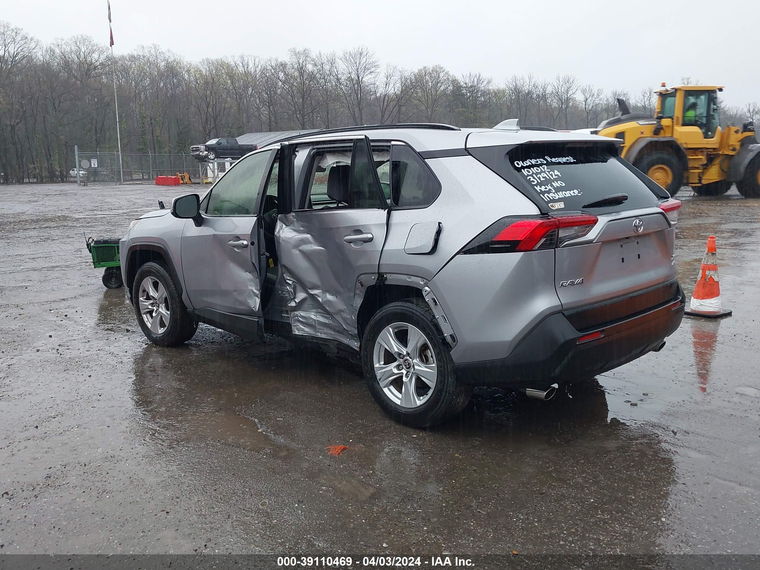 2020 TOYOTA RAV4 — VIN JTMP1RFVXLD061582 — photo 3