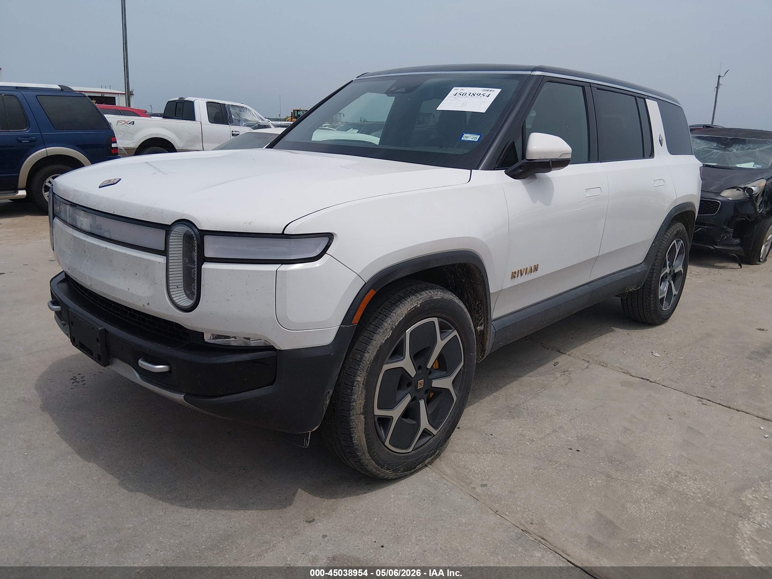 2024 RIVIAN R1S — VIN 7PDSGABA1RN035171 — photo 2