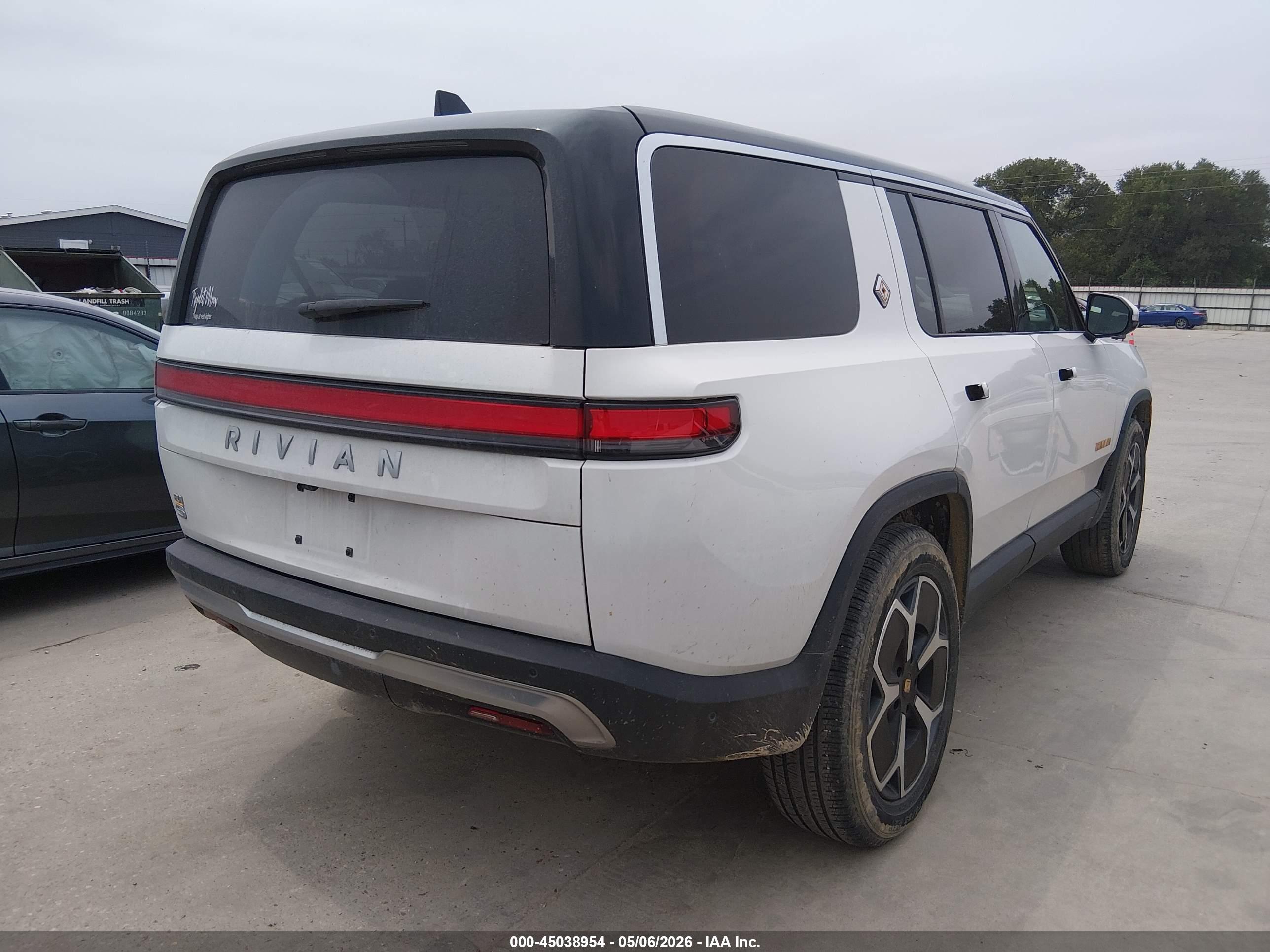 2024 RIVIAN R1S — VIN 7PDSGABA1RN035171 — photo 4