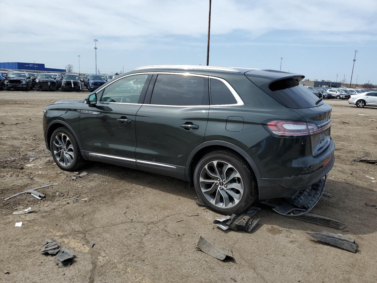 2022 LINCOLN NAUTILUS R — VIN 2LMPJ8K97NBL26728 — photo 2