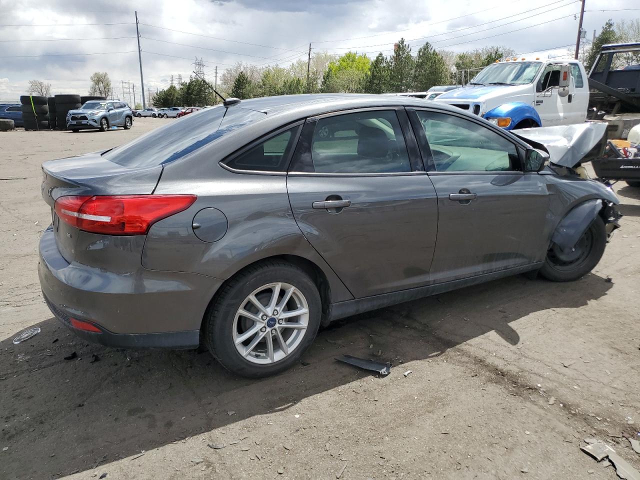 2017 FORD FOCUS SE — VIN 1FADP3F2XHL263233 — photo 3