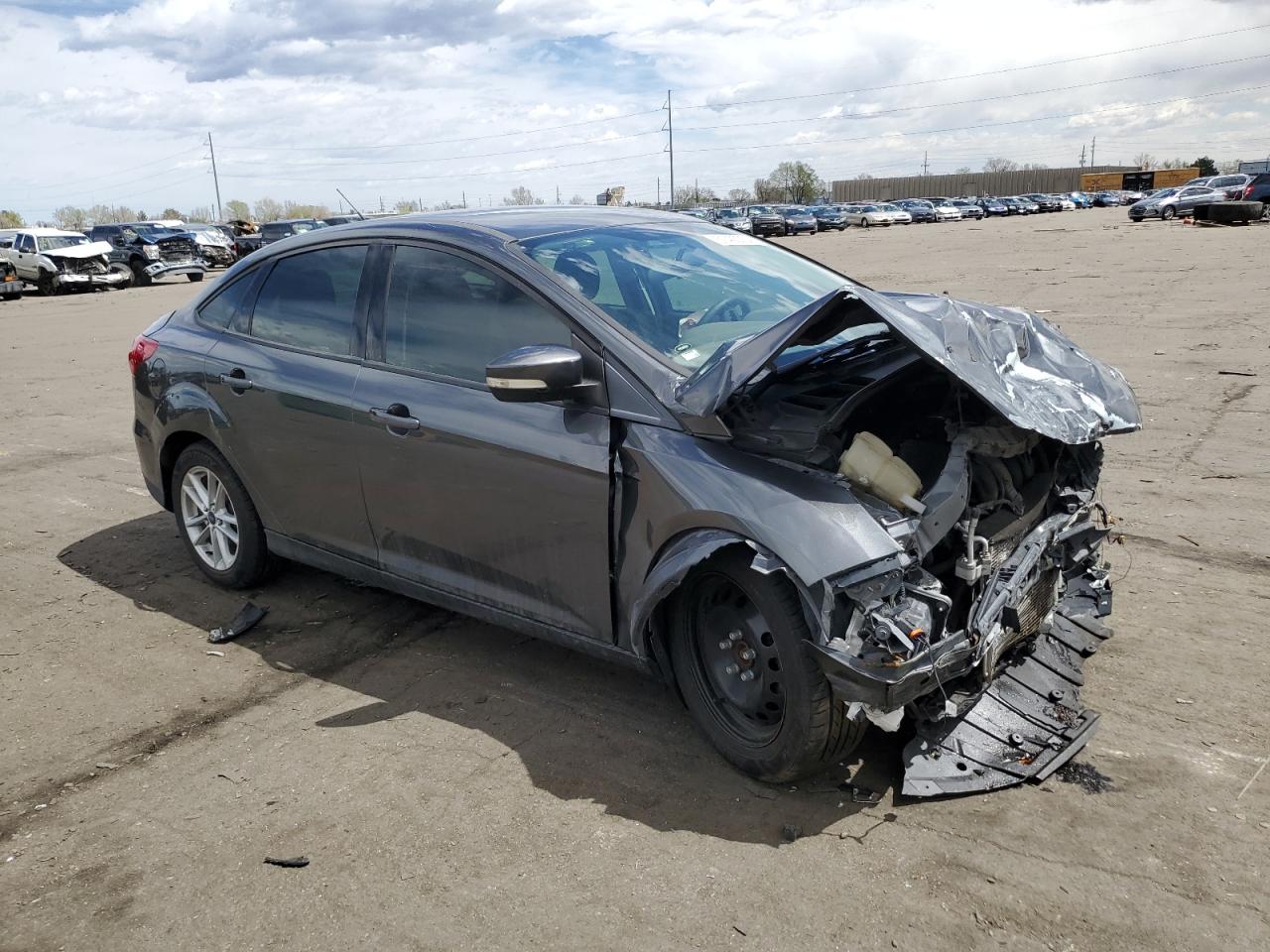 2017 FORD FOCUS SE — VIN 1FADP3F2XHL263233 — photo 4