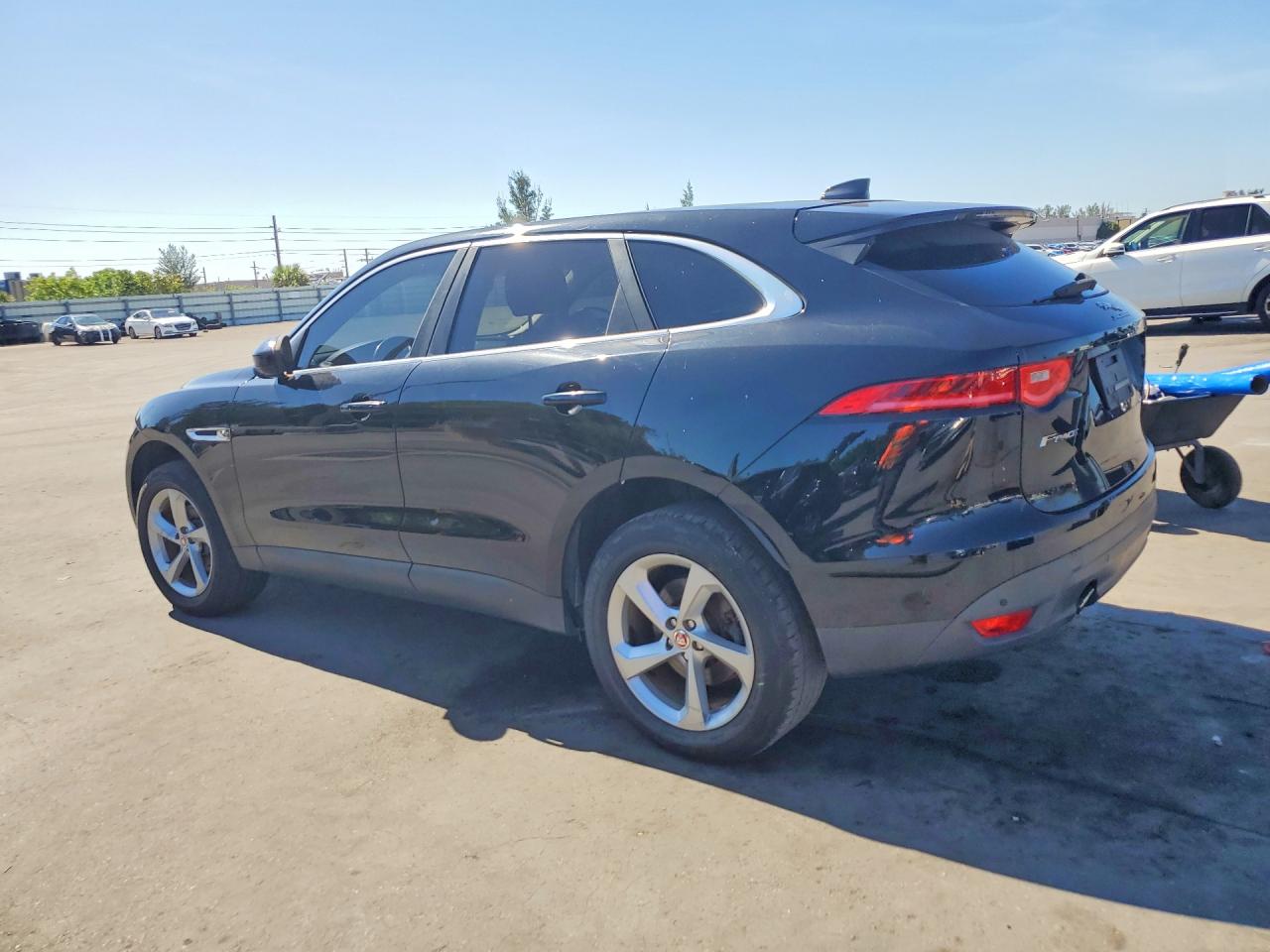 2019 JAGUAR F-Pace — VIN SADCS2FX2KA602018 — photo 2