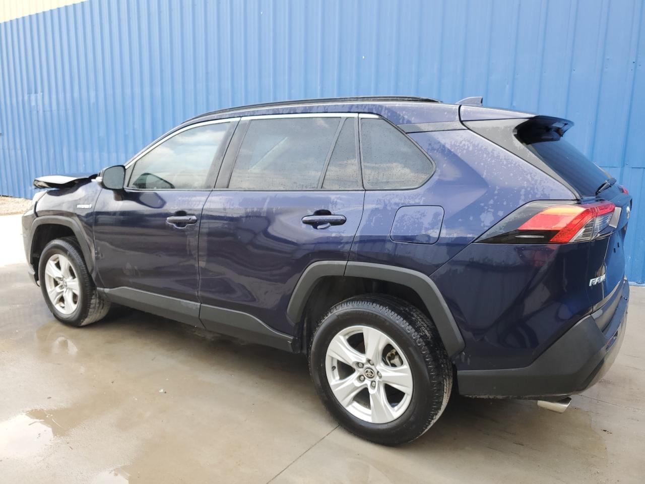 2021 TOYOTA RAV4 XLE — VIN 4T3RWRFV2MU018062 — photo 2