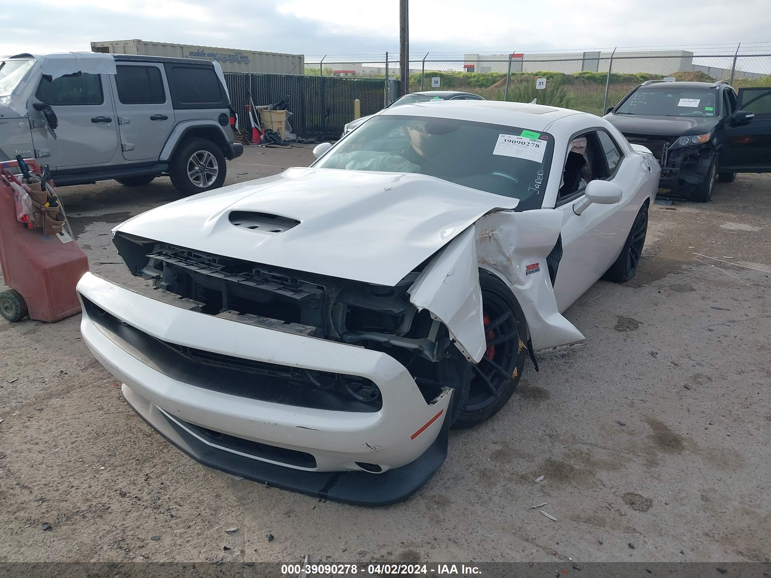 2016 DODGE CHALLENGER — VIN 2C3CDZDJ7GH255165 — photo 2