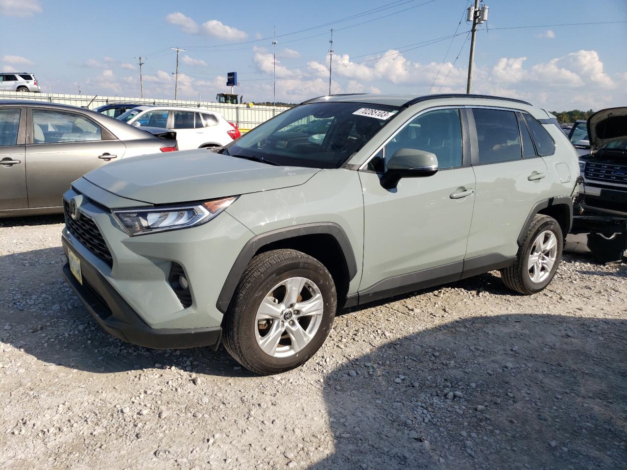 2021 TOYOTA RAV4 XLE — VIN 2T3W1RFV8MW135159 — photo 1 of 14