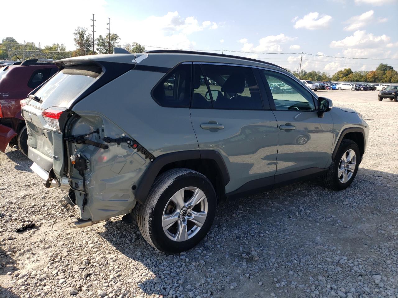 2021 TOYOTA RAV4 XLE — VIN 2T3W1RFV8MW135159 — photo 3
