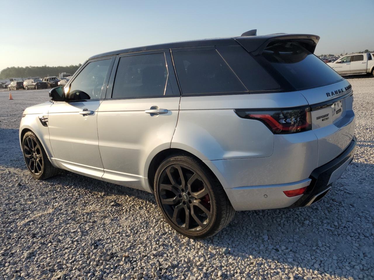 2021 LAND ROVER RANGE ROVE — VIN SALWR2SE2MA769015 — photo 2