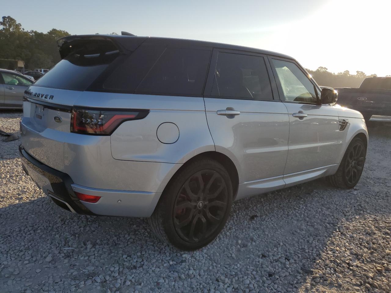 2021 LAND ROVER RANGE ROVE — VIN SALWR2SE2MA769015 — photo 3