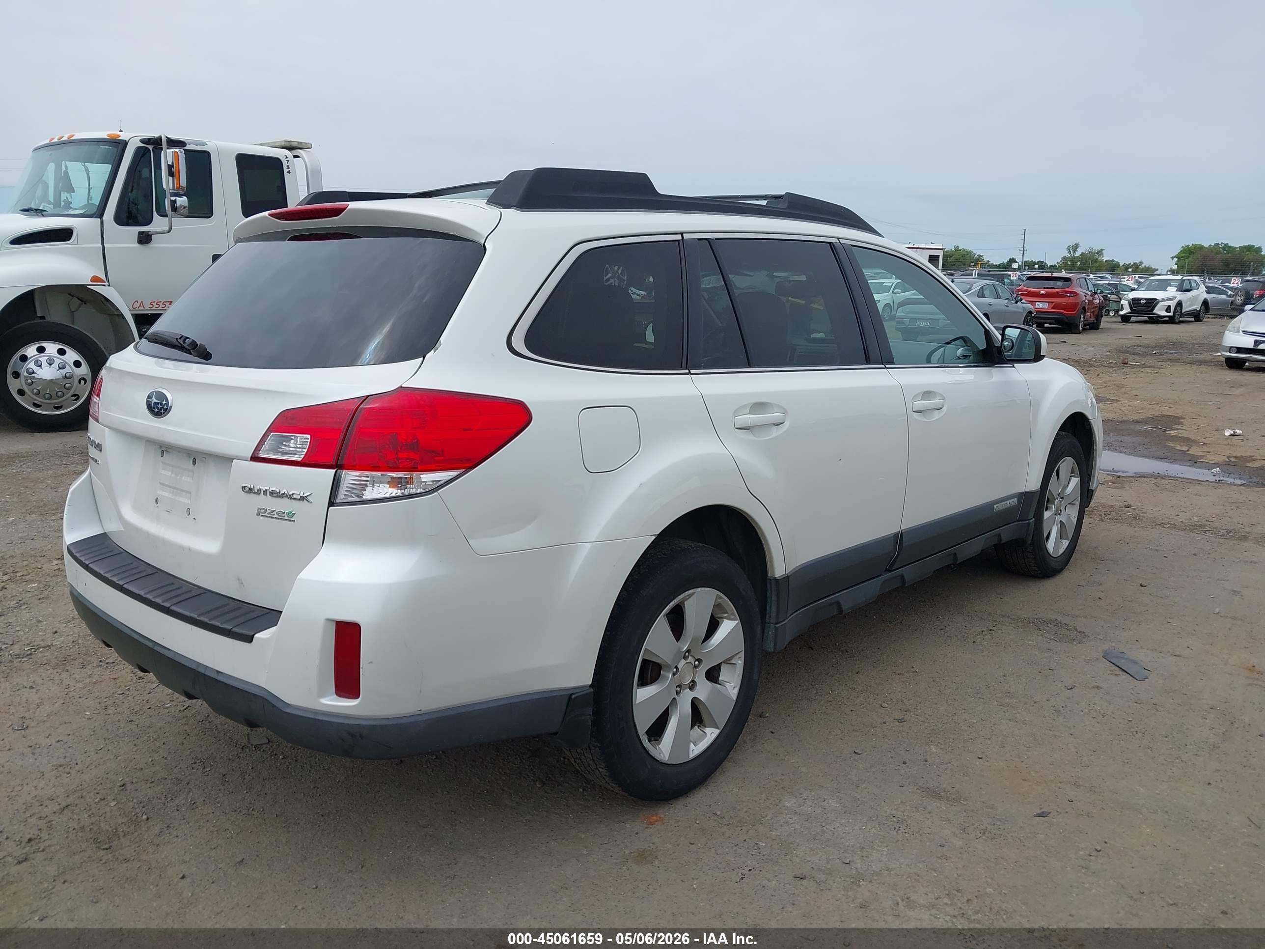 2012 SUBARU Outback — VIN 4S4BRBCC4C3268807 — photo 4