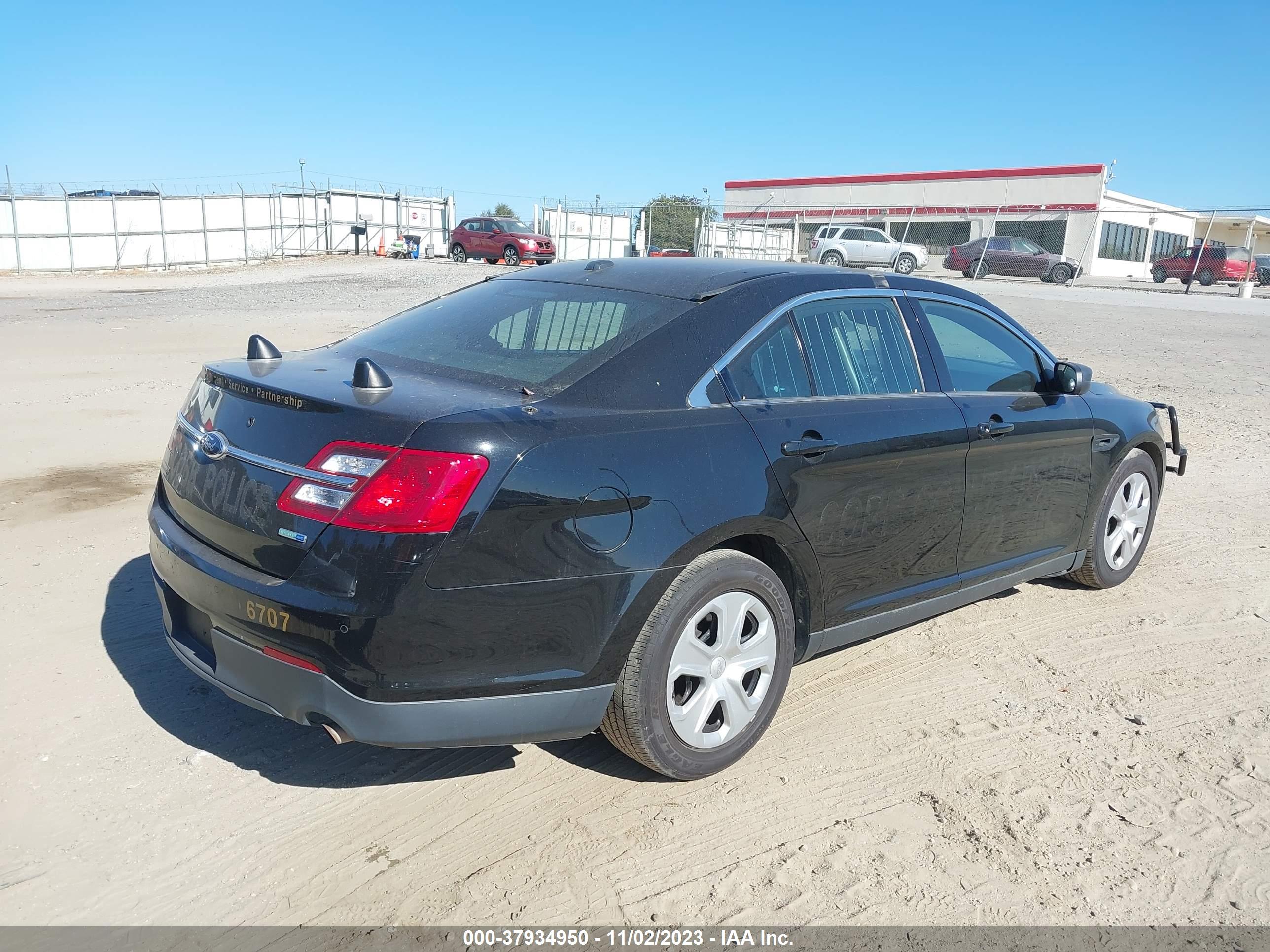 2015 FORD Police — VIN 1FAHP2MK0FG100806 — photo 4