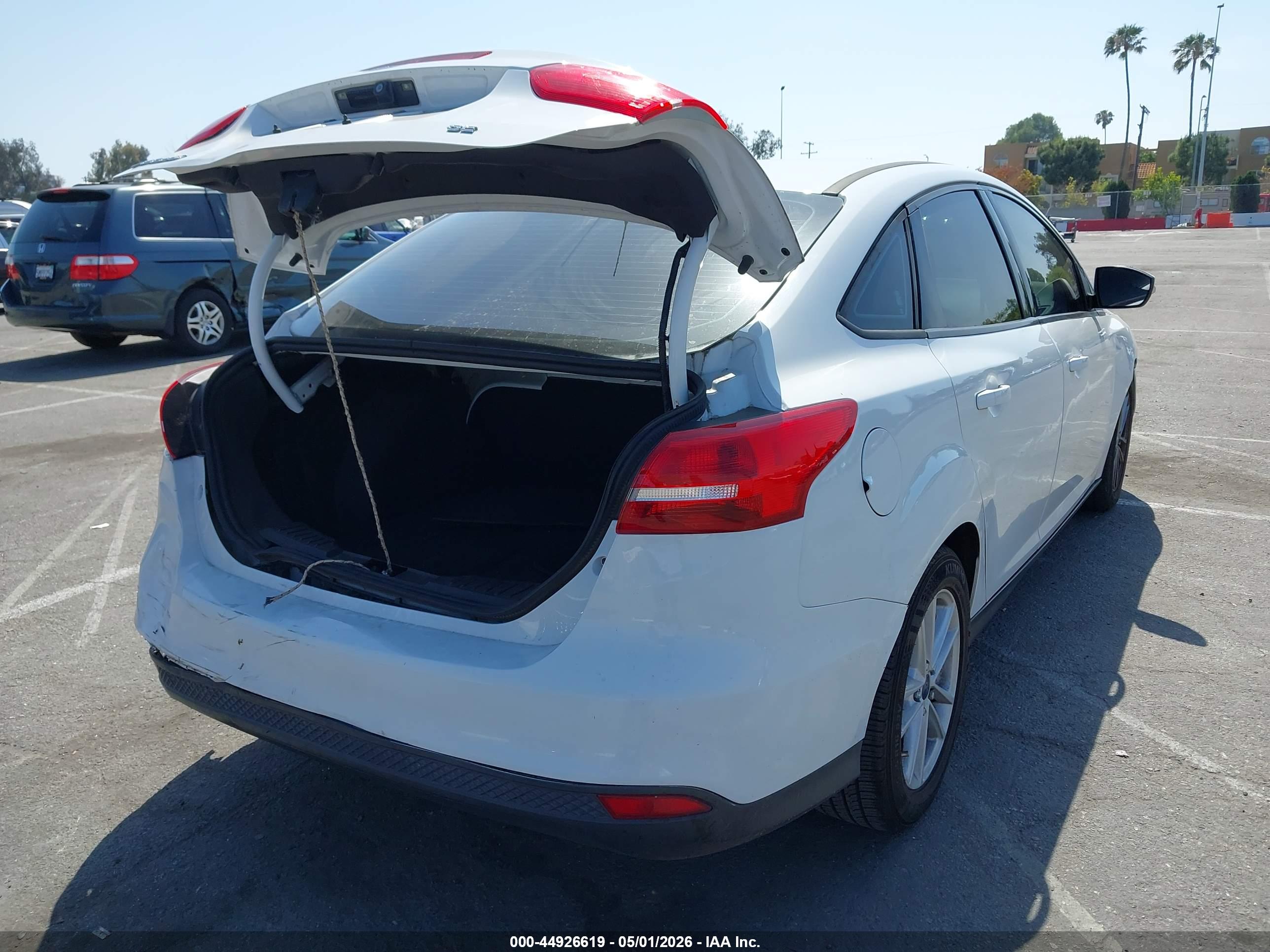 2017 FORD Focus — VIN 1FADP3F26HL285505 — photo 4