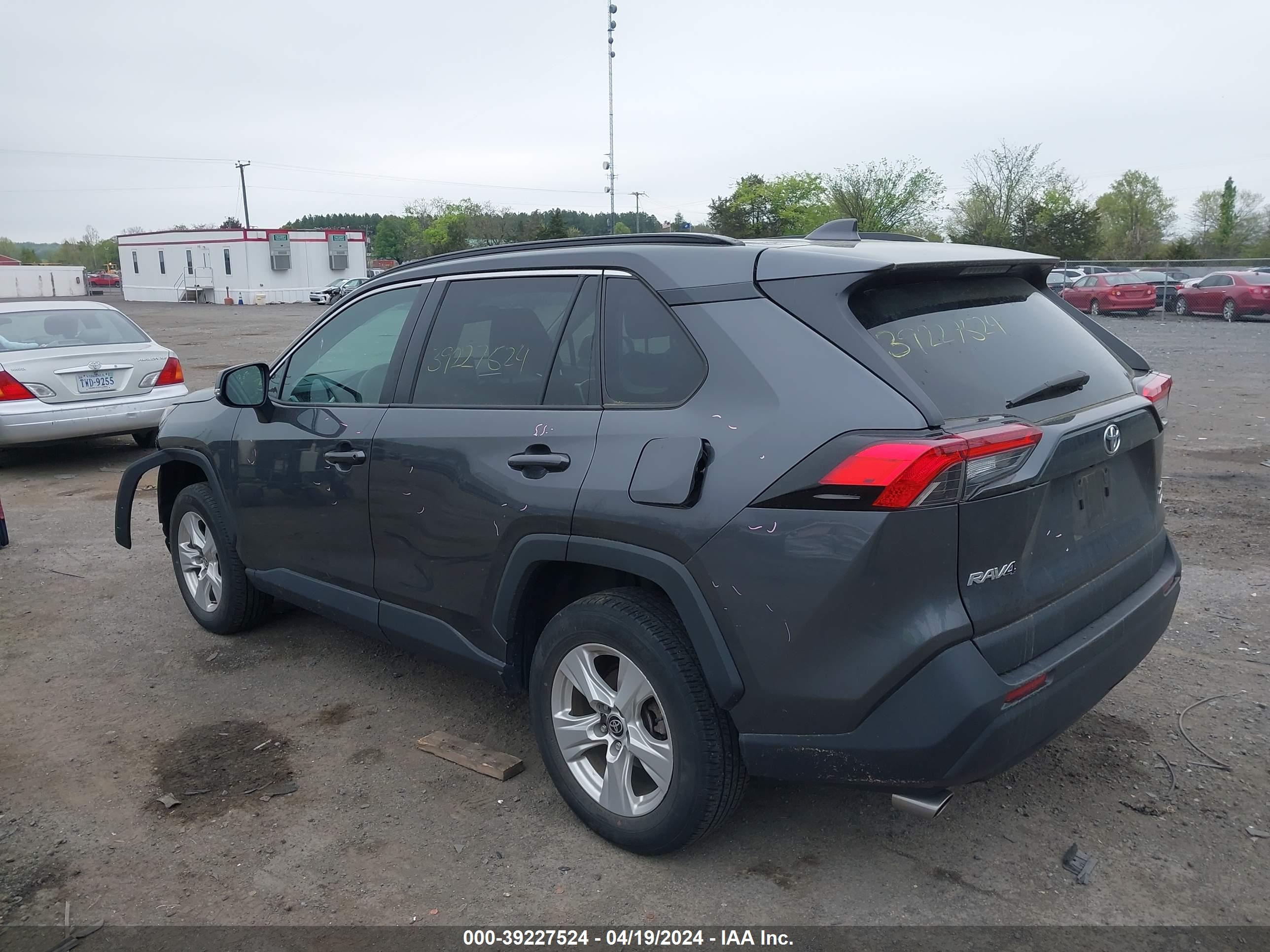 2021 TOYOTA RAV4 — VIN 2T3P1RFV8MC237390 — photo 3