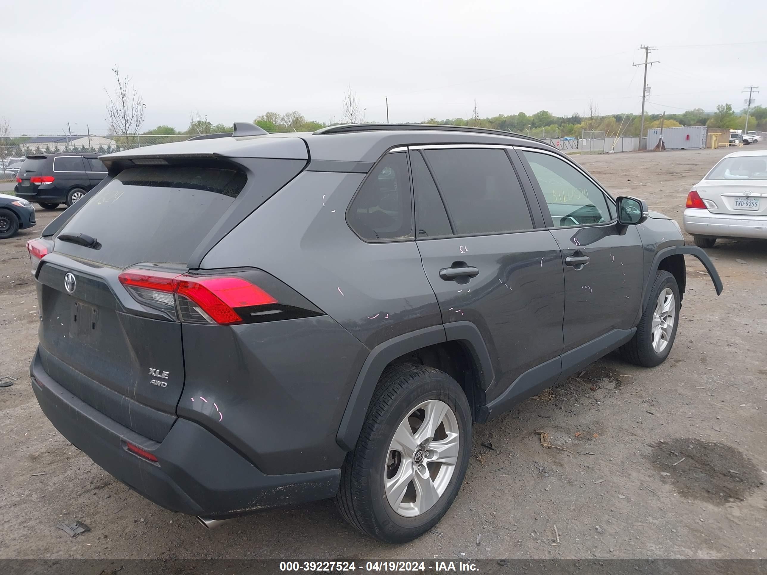 2021 TOYOTA RAV4 — VIN 2T3P1RFV8MC237390 — photo 4