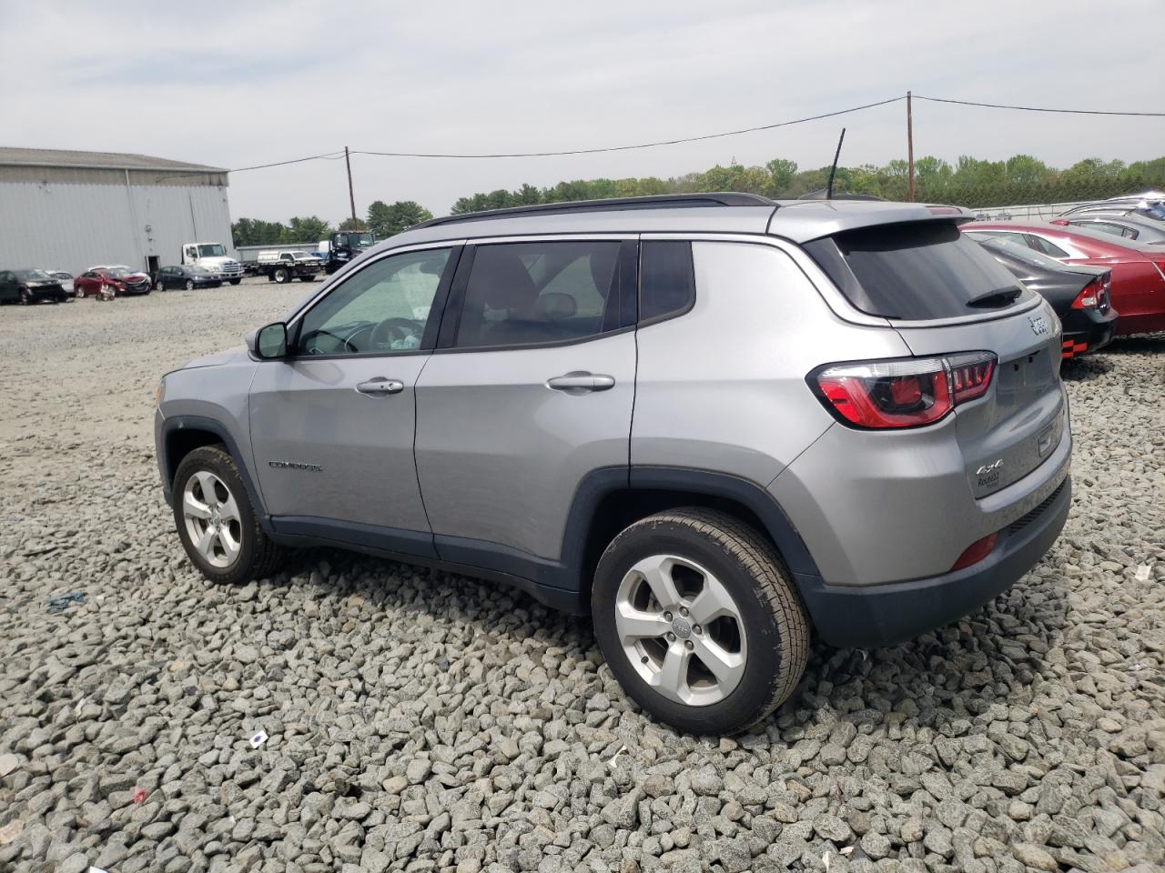 2018 JEEP COMPASS LA — VIN 3C4NJDBB5JT355632 — photo 2