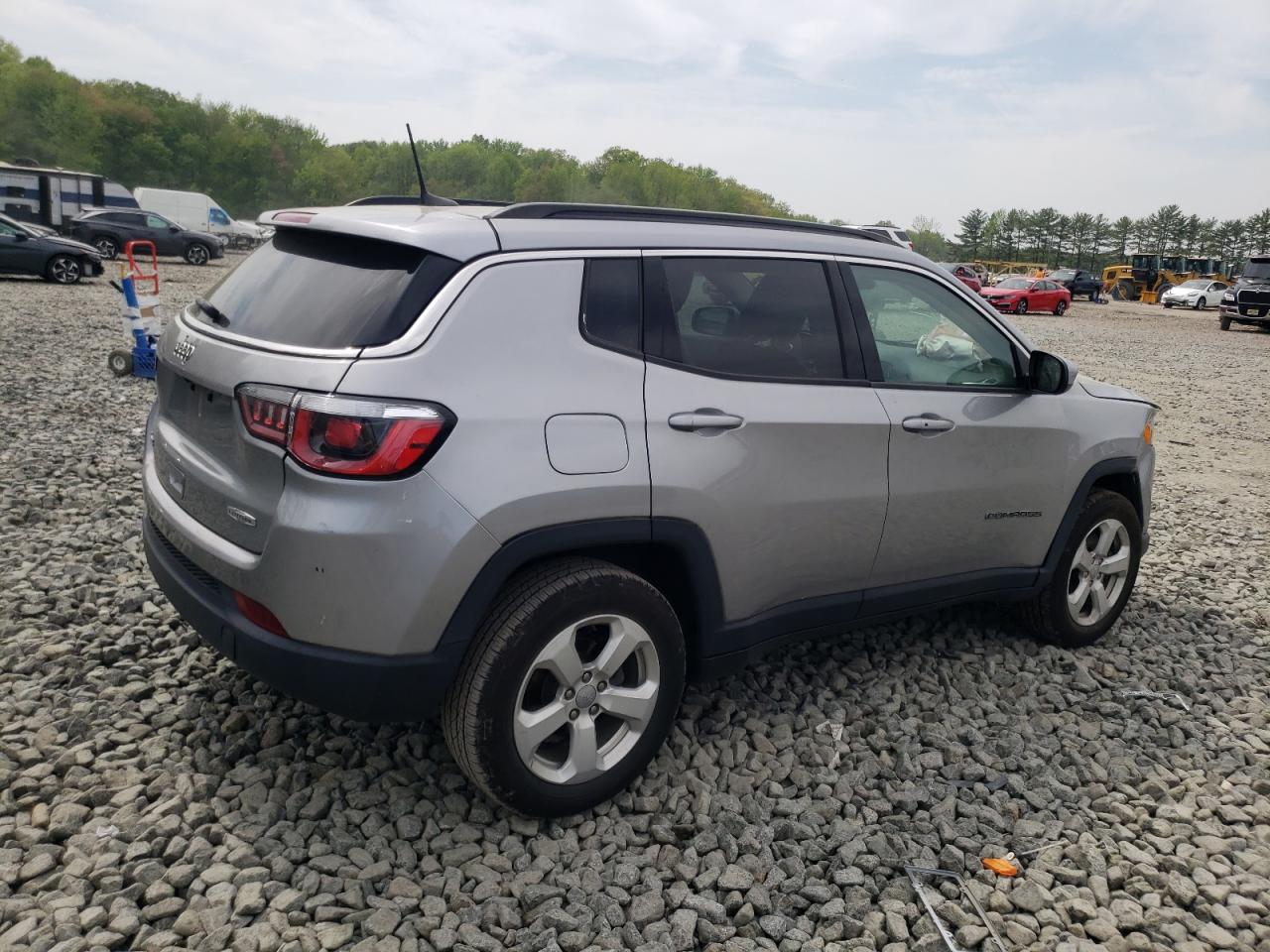 2018 JEEP COMPASS LA — VIN 3C4NJDBB5JT355632 — photo 3