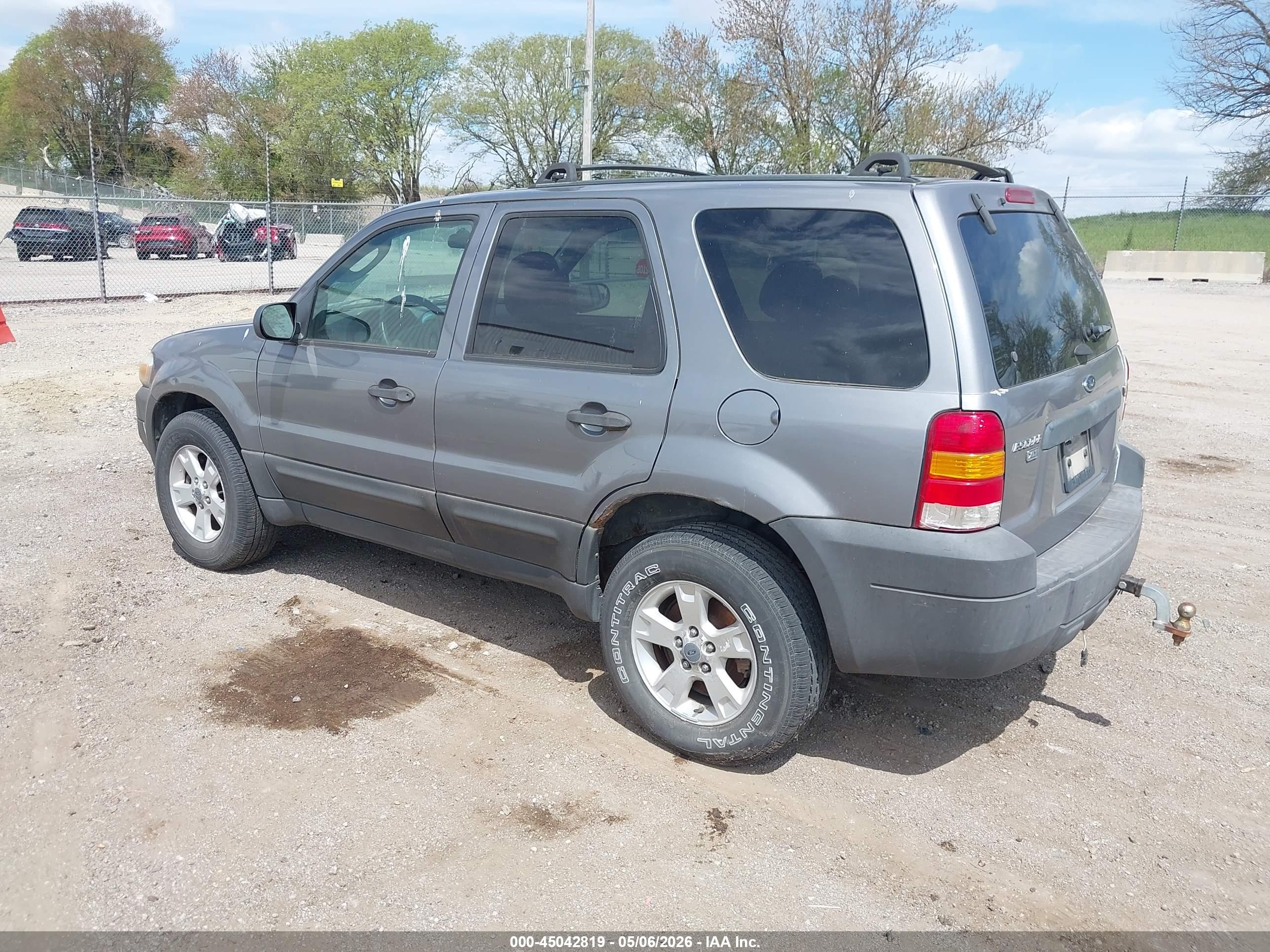 2007 FORD Escape — VIN 1FMYU93107KA24812 — photo 3