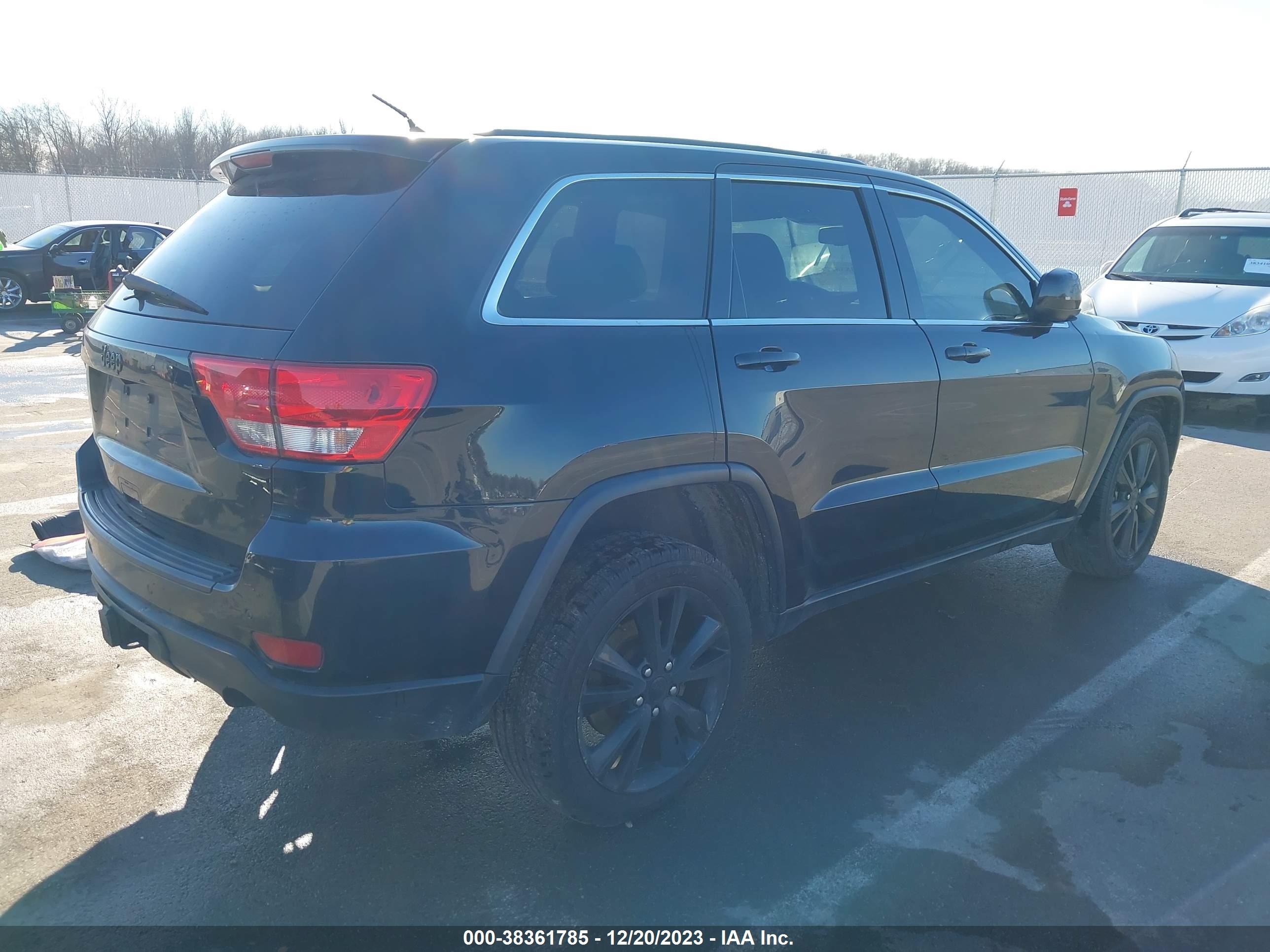 2012 JEEP GRAND CHEROKEE — VIN 1C4RJFAT9CC348981 — photo 4