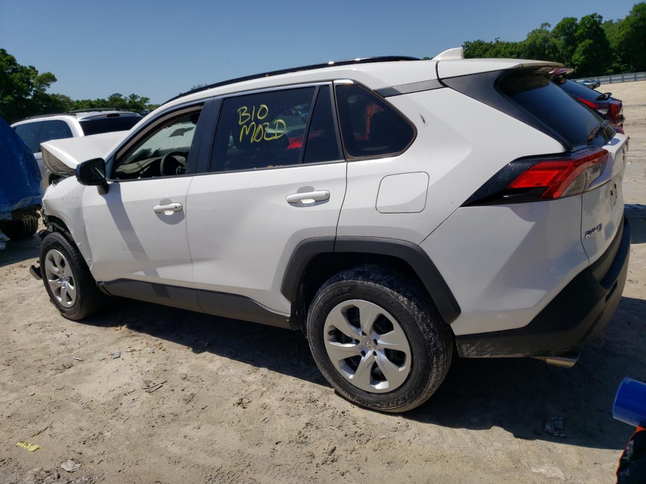 2019 TOYOTA RAV4 LE — VIN 2T3H1RFV7KC027168 — photo 2