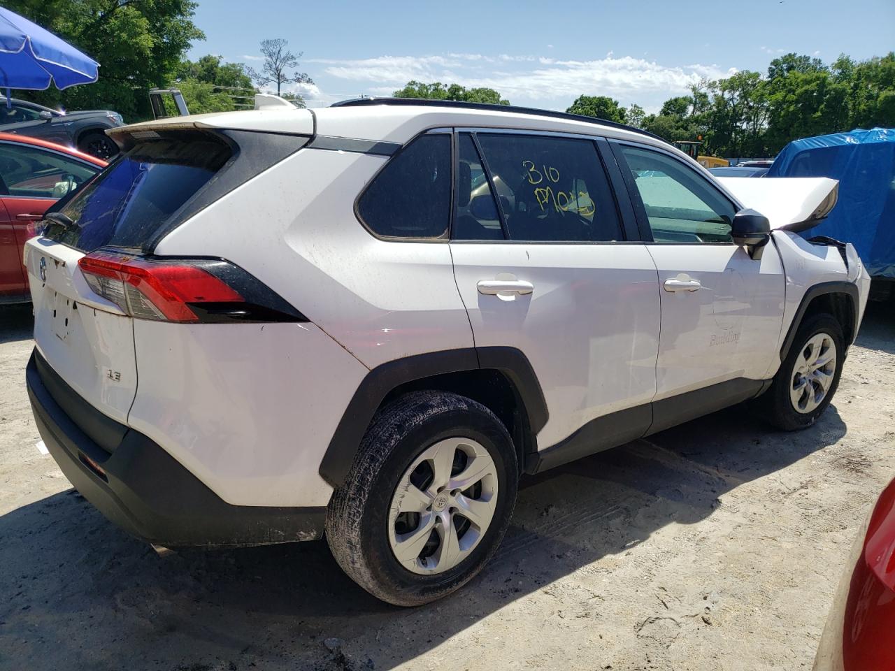 2019 TOYOTA RAV4 LE — VIN 2T3H1RFV7KC027168 — photo 3