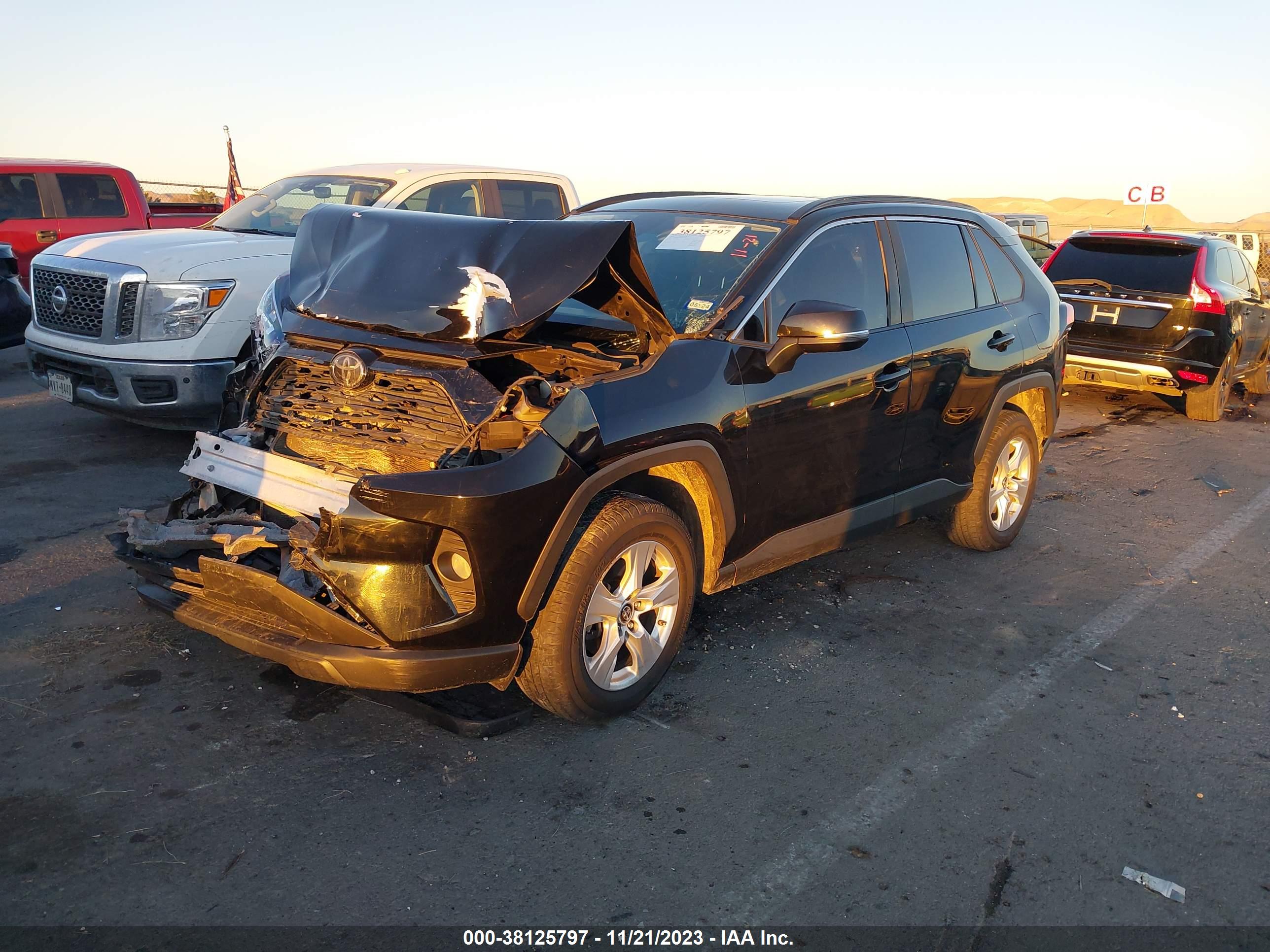 2019 TOYOTA RAV4 — VIN 2T3W1RFV0KW015725 — photo 2