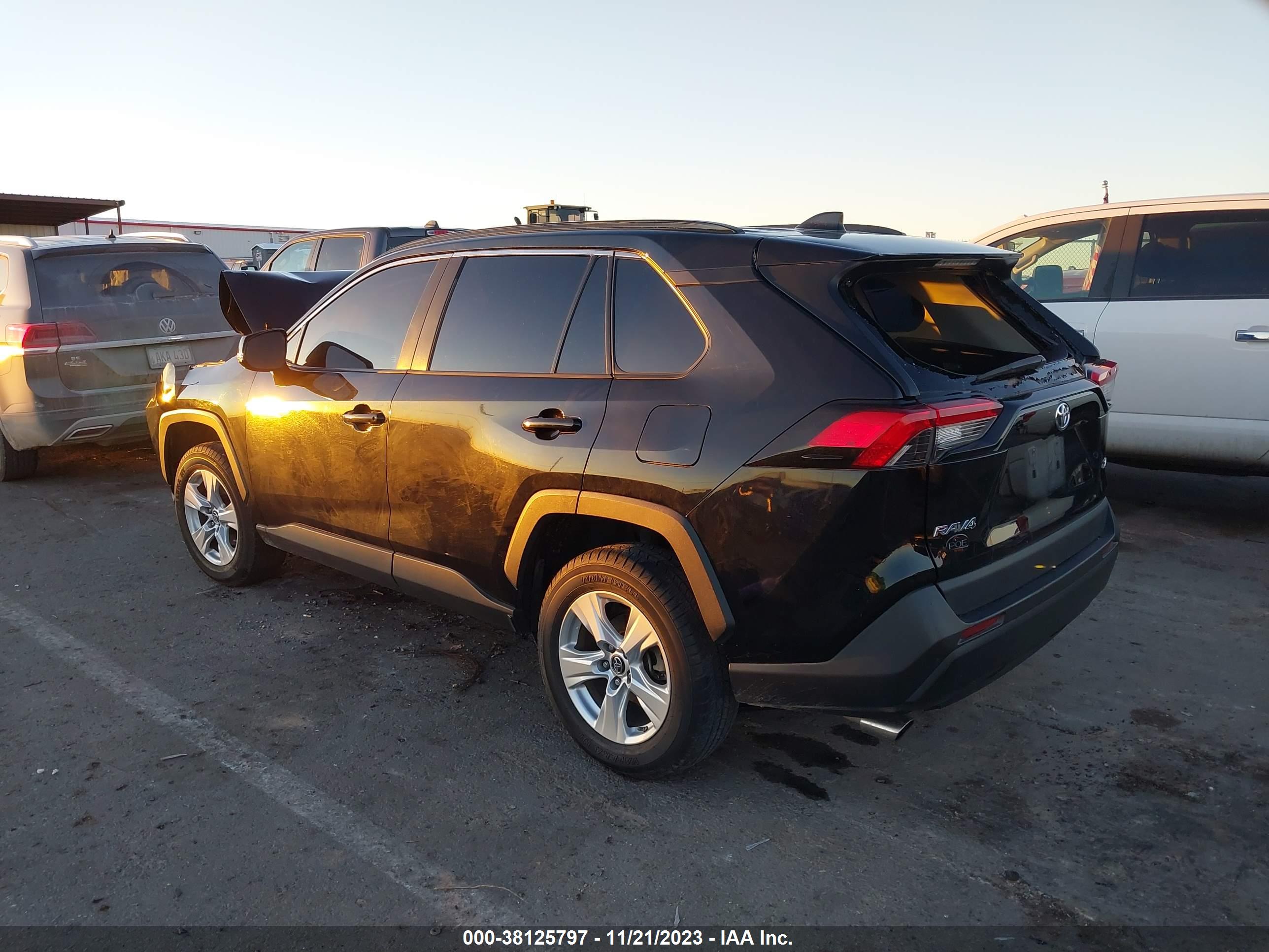 2019 TOYOTA RAV4 — VIN 2T3W1RFV0KW015725 — photo 3
