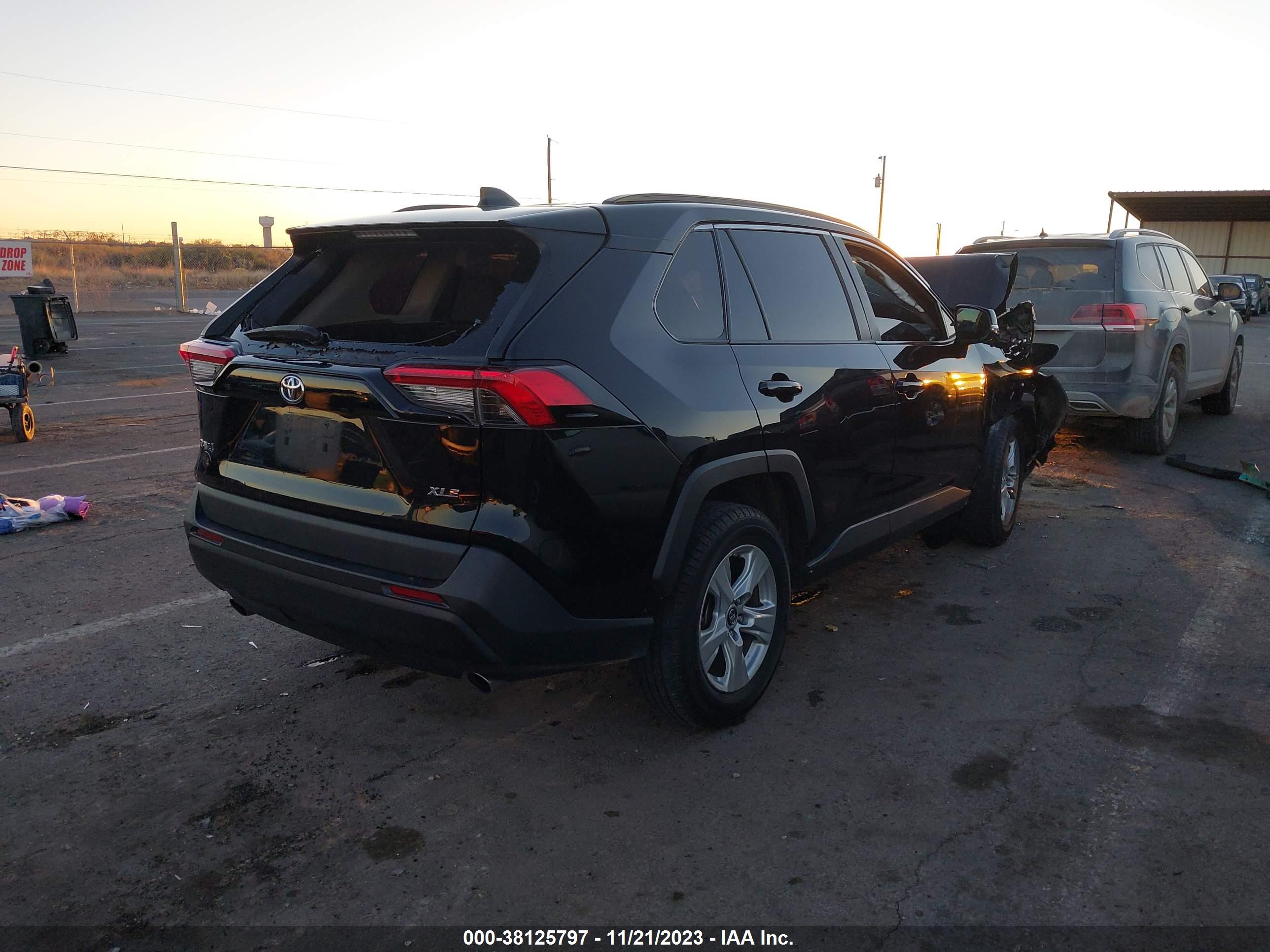 2019 TOYOTA RAV4 — VIN 2T3W1RFV0KW015725 — photo 4
