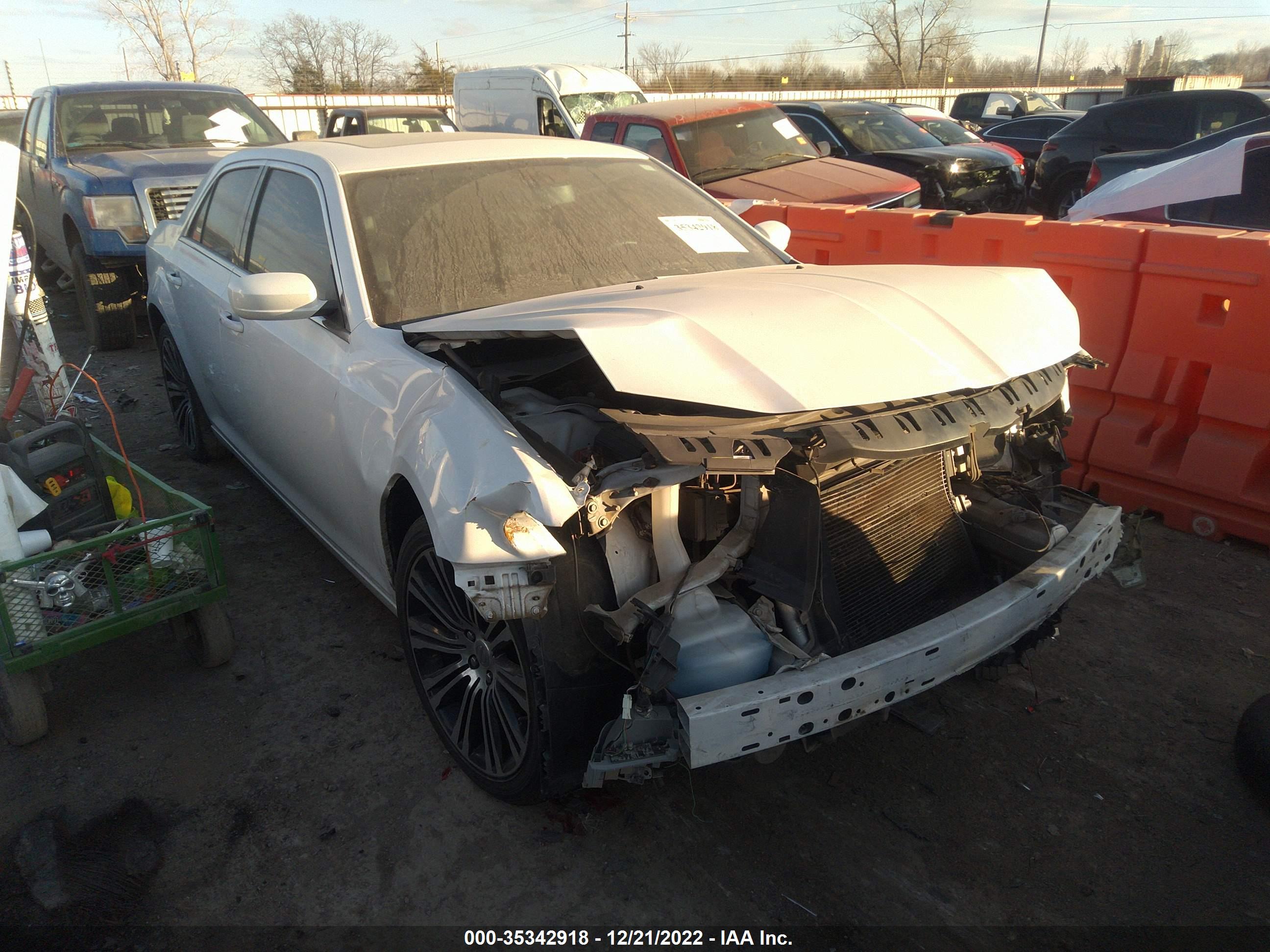 2013 CHRYSLER 300 — VIN 2C3CCABG4DH697103 — photo 1 of 10