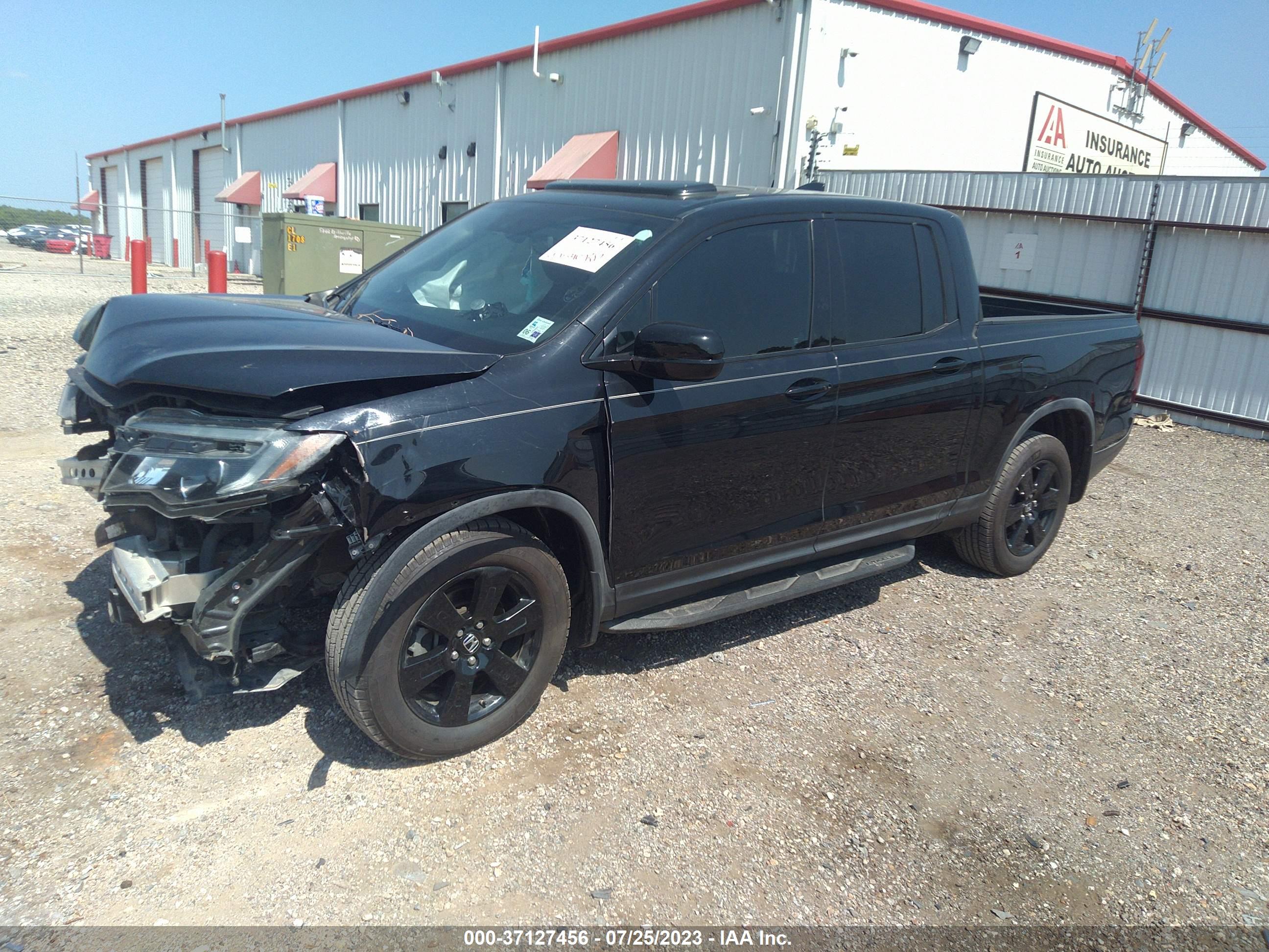 2017 HONDA RIDGELINE — VIN 5FPYK3F82HB036997 — photo 2