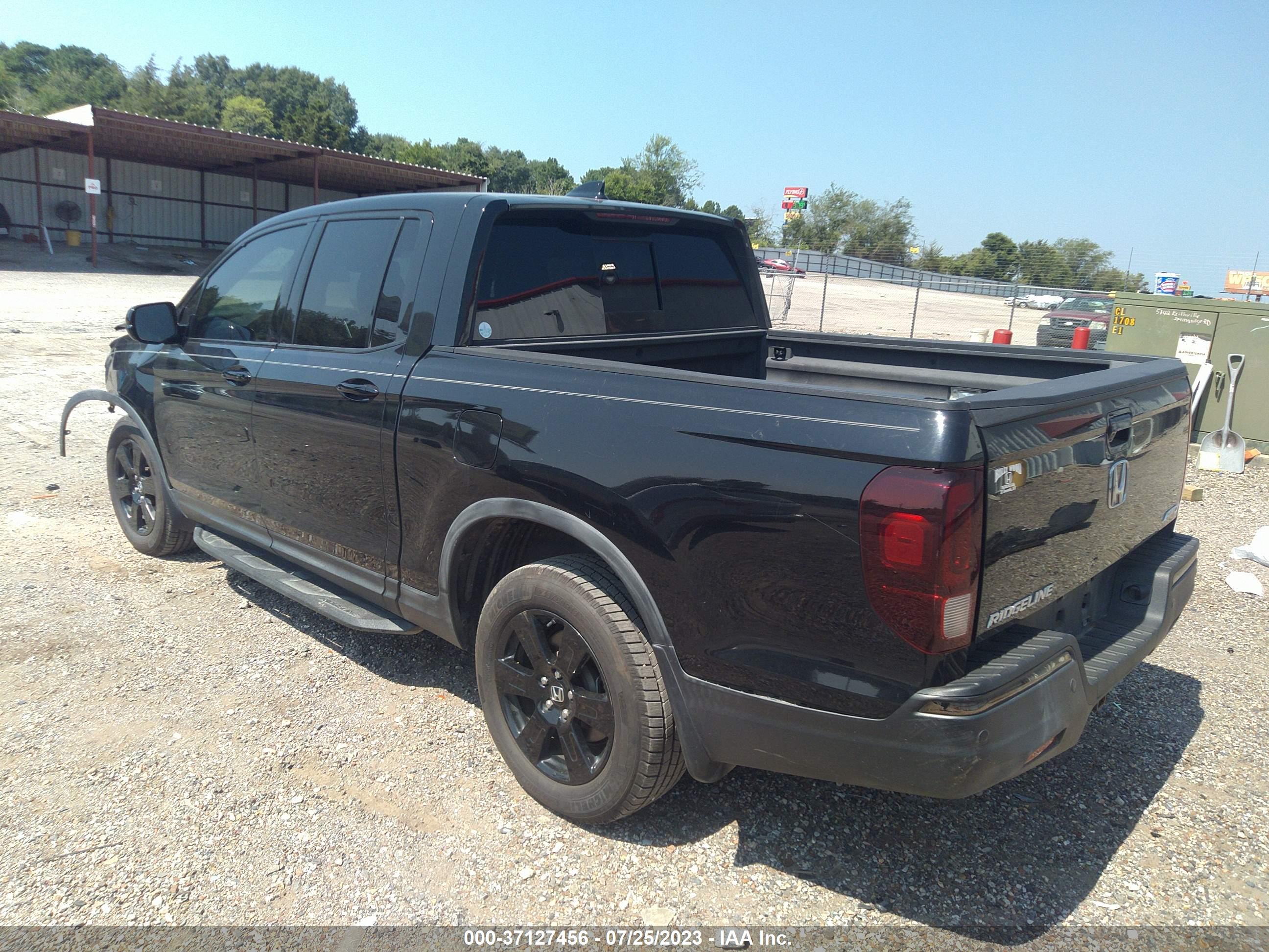 2017 HONDA RIDGELINE — VIN 5FPYK3F82HB036997 — photo 3