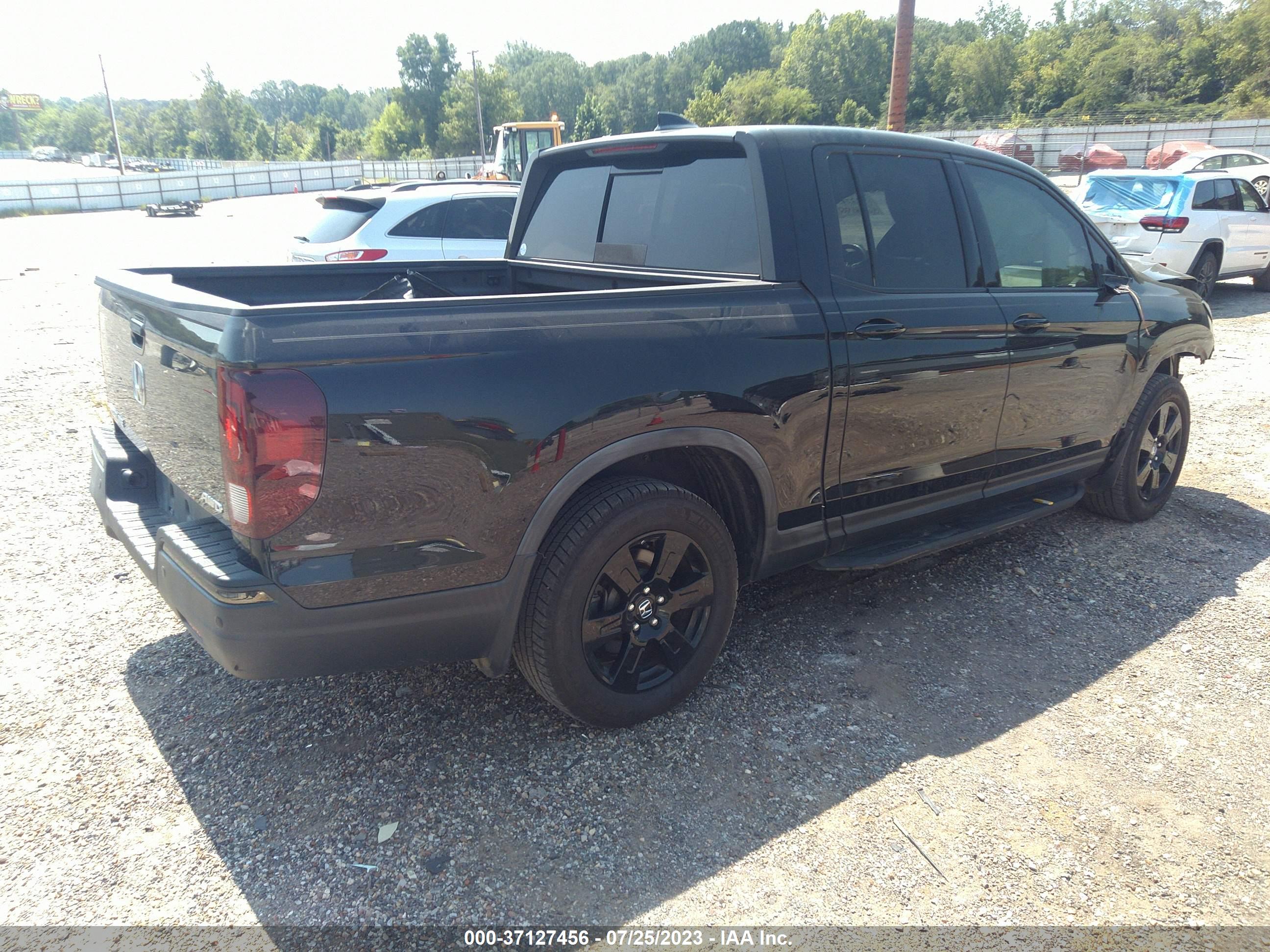 2017 HONDA RIDGELINE — VIN 5FPYK3F82HB036997 — photo 4