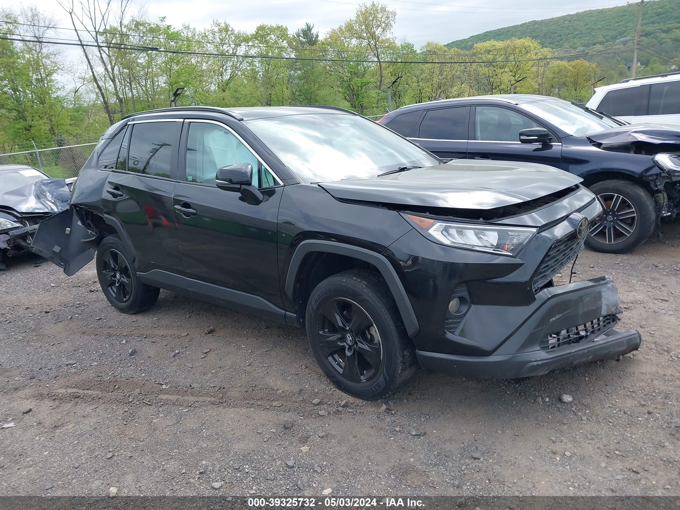 2019 TOYOTA RAV4 — VIN 2T3P1RFVXKC027290 — photo 1 of 16