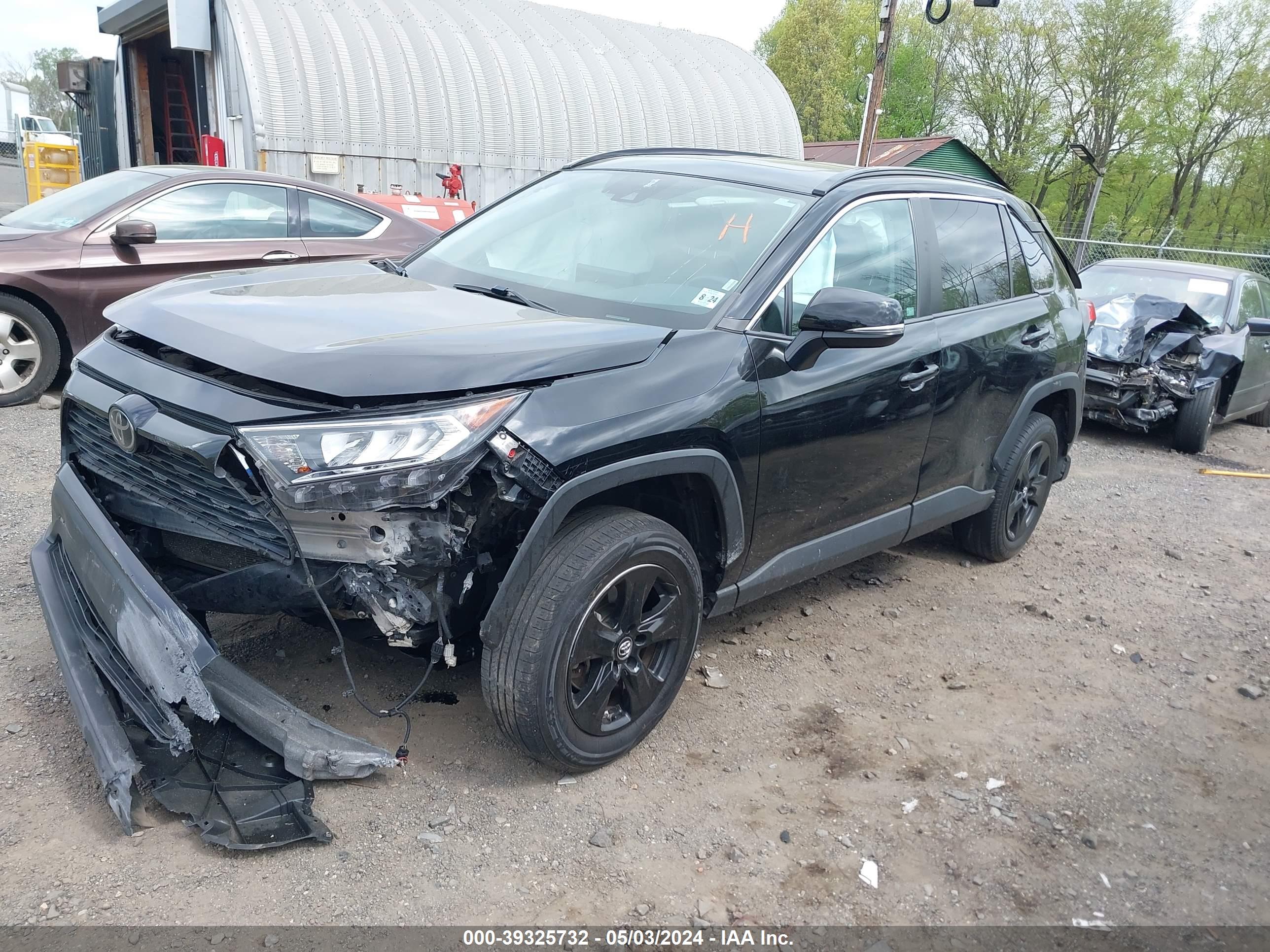 2019 TOYOTA RAV4 — VIN 2T3P1RFVXKC027290 — photo 2