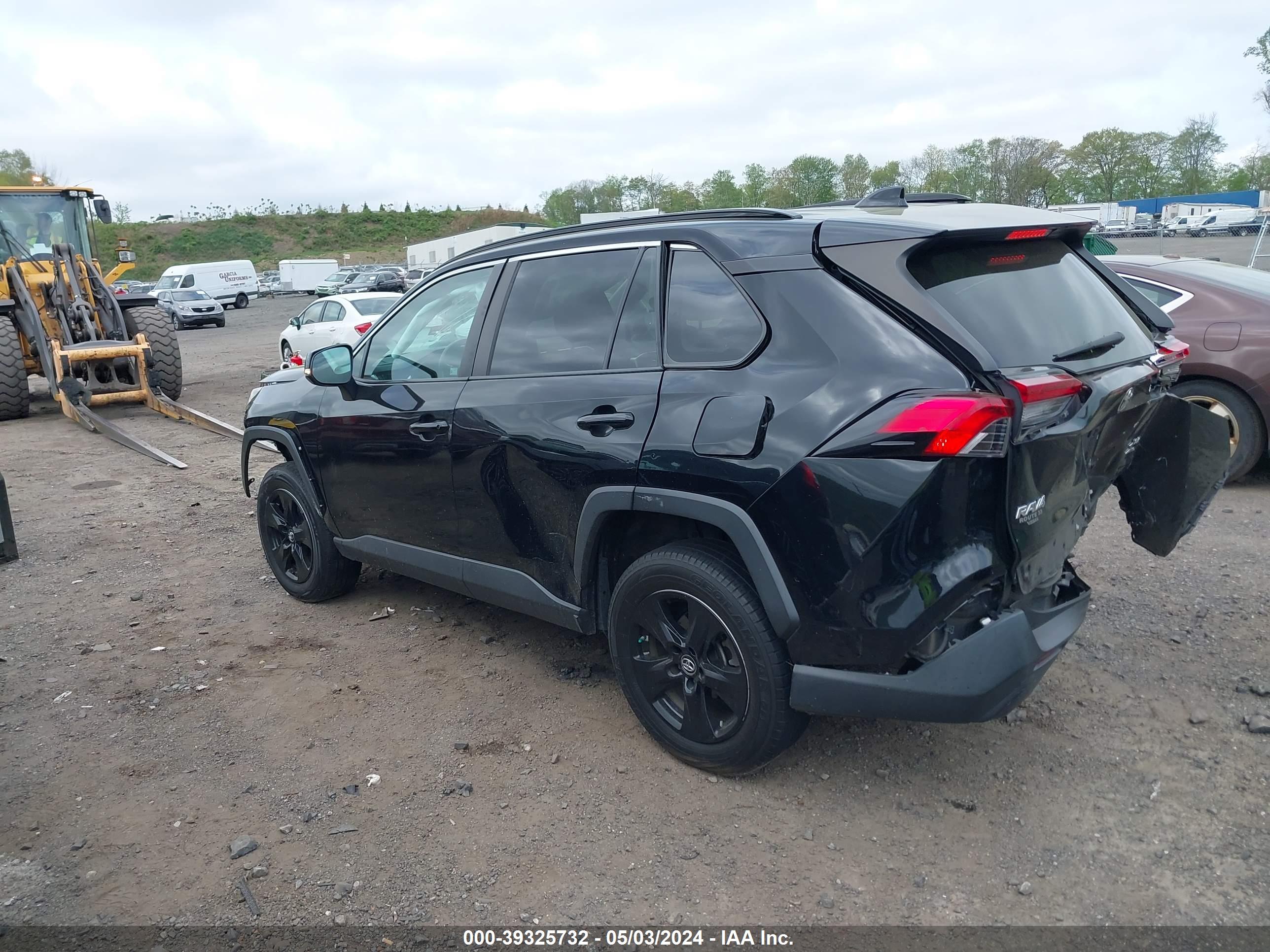 2019 TOYOTA RAV4 — VIN 2T3P1RFVXKC027290 — photo 3