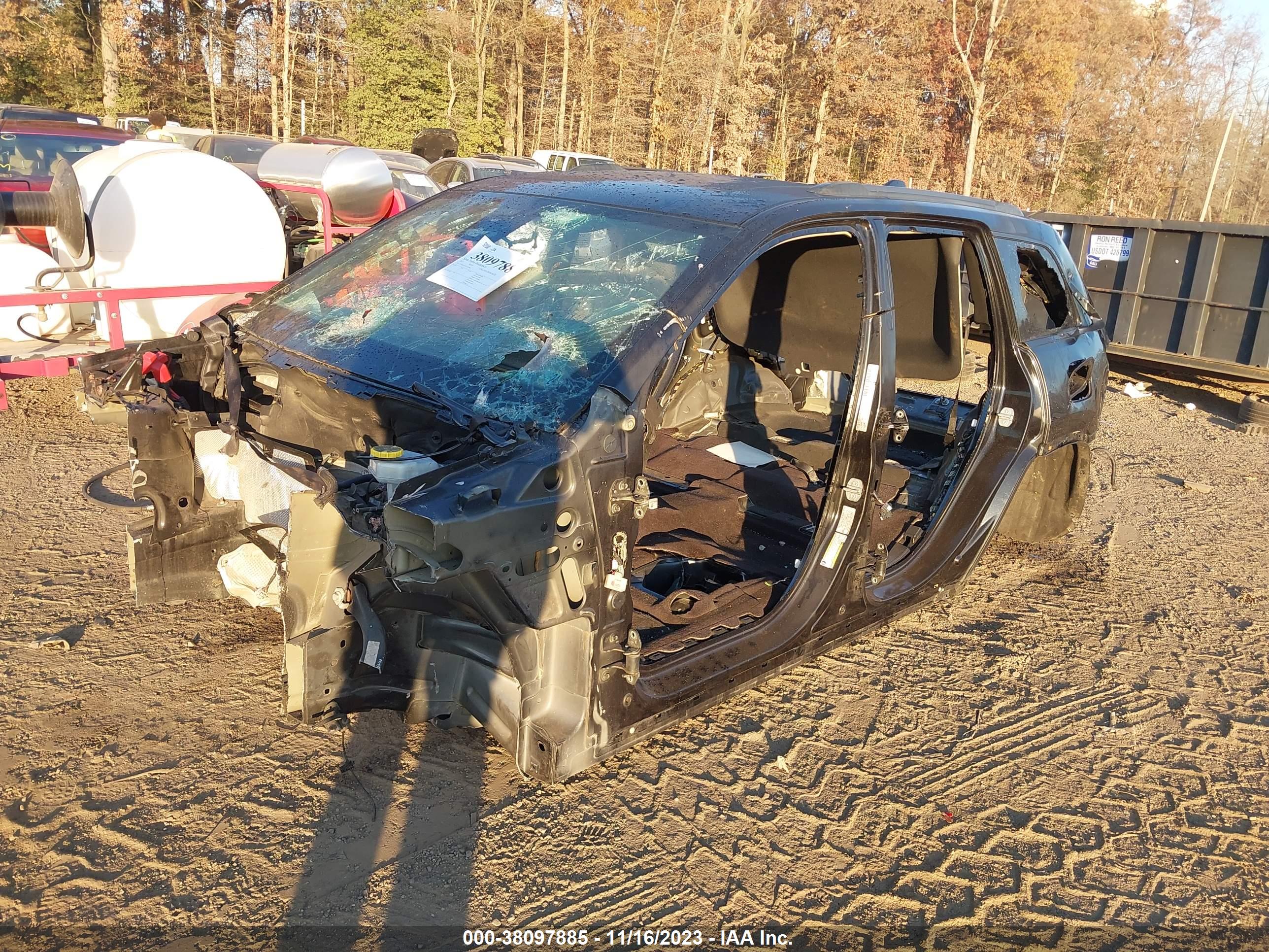 2015 JEEP GRAND CHEROKEE — VIN 1C4RJFDJ7FC702060 — photo 2